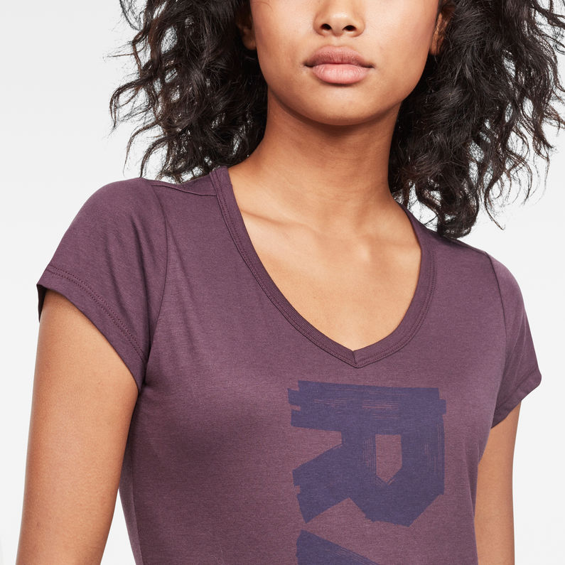 G-Star RAW® Thilea Slim V-Neck T-Shirt Purple detail shot