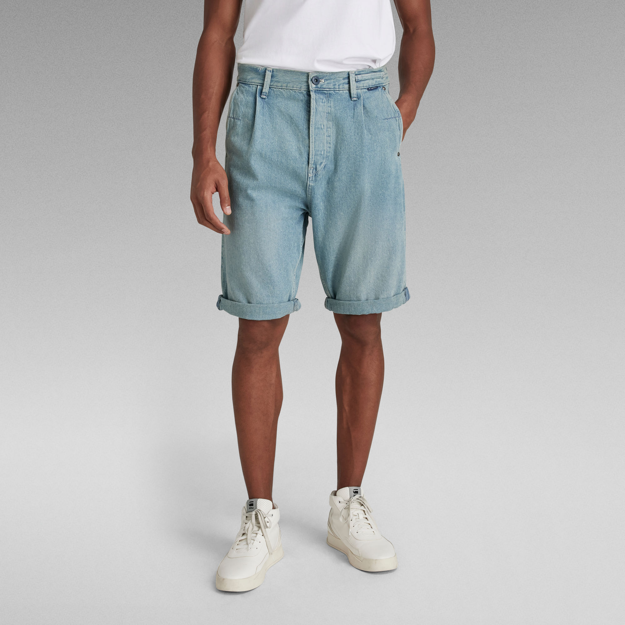 Pleated Relaxed Chino Shorts - Hellblau - Herren