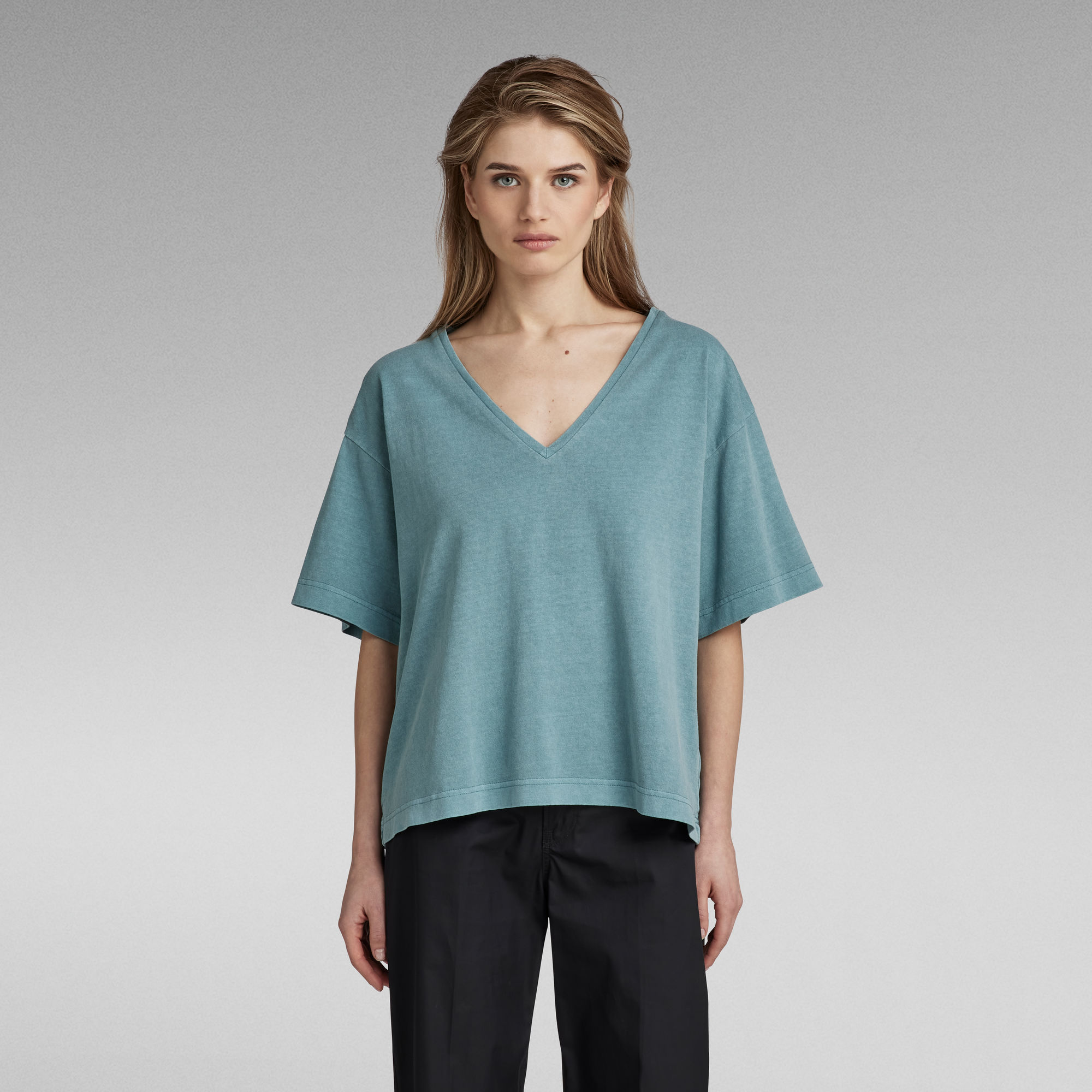 Overdyed Deep V-Neck Loose T-Shirt - Grün - Damen