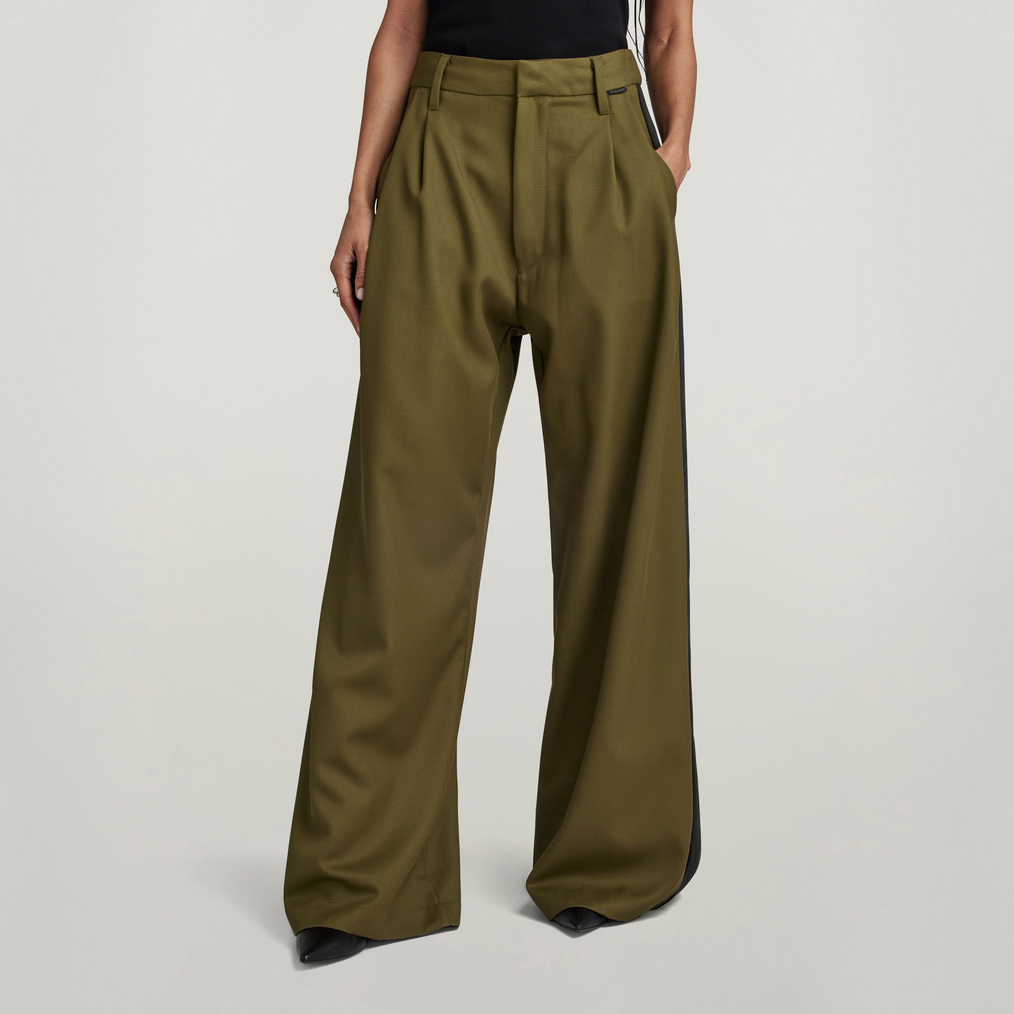 

Loose Pleated Holiday Pants - Green - Women