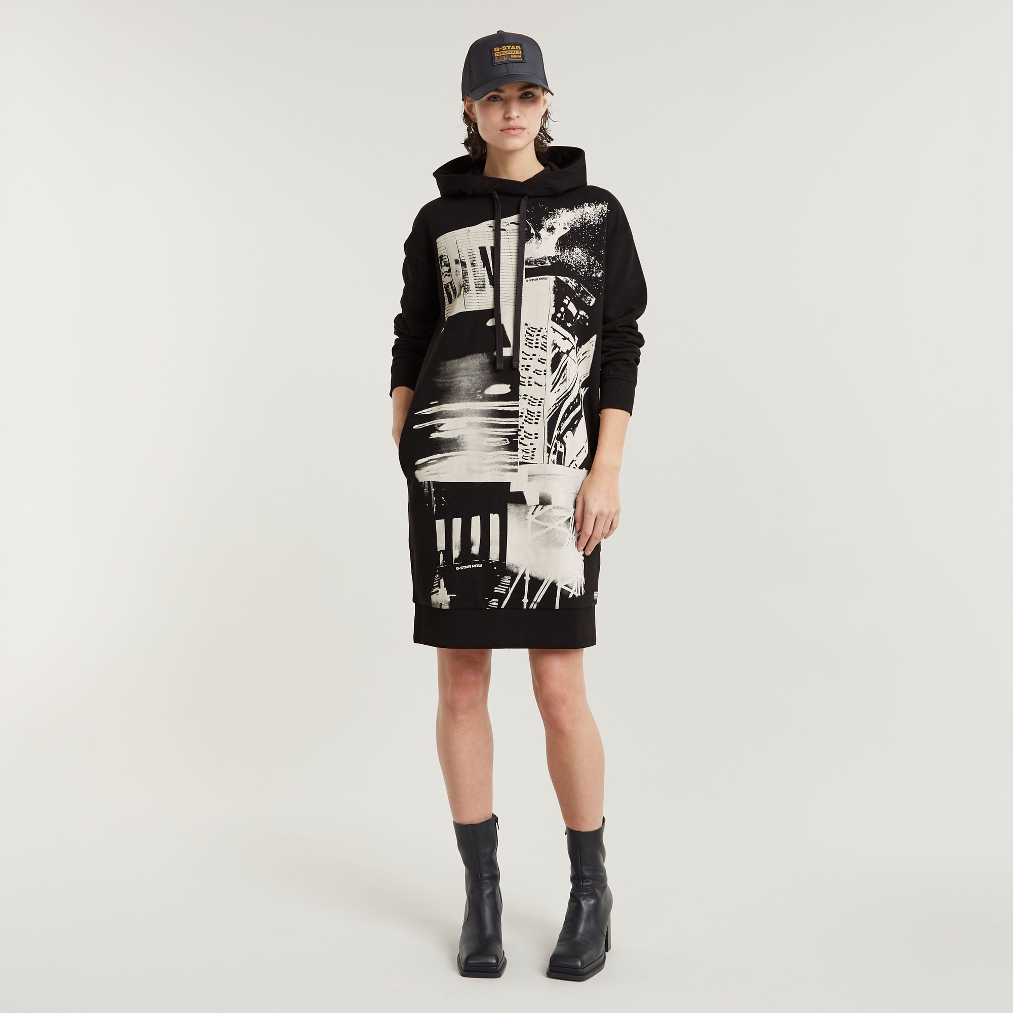 

Scene Graphic Hoodie Jurk - Zwart - Dames