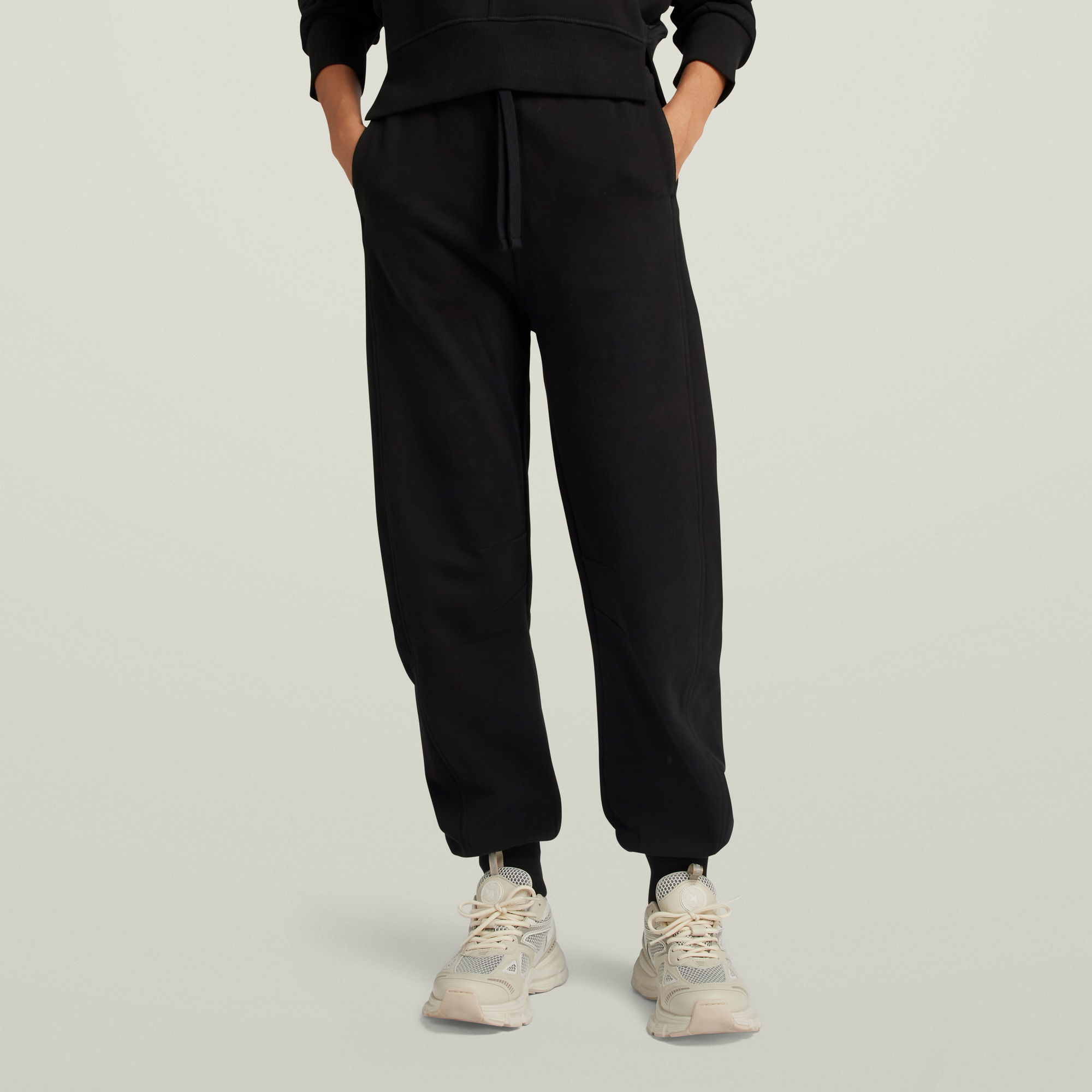 

Sporty Tapered Sweat Pants - Black - Women