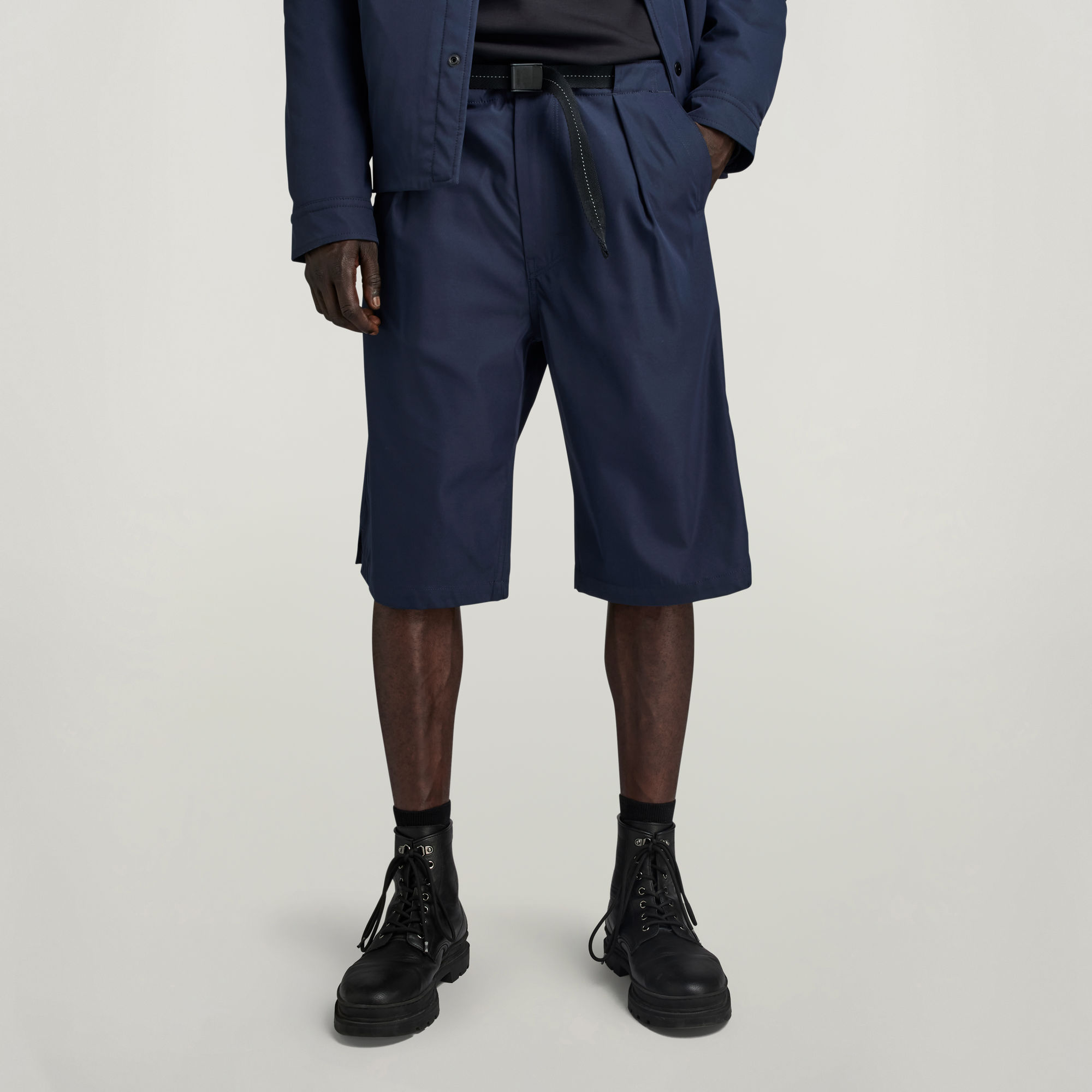 

Pleated Chino Belt Shorts - Dark blue - Men