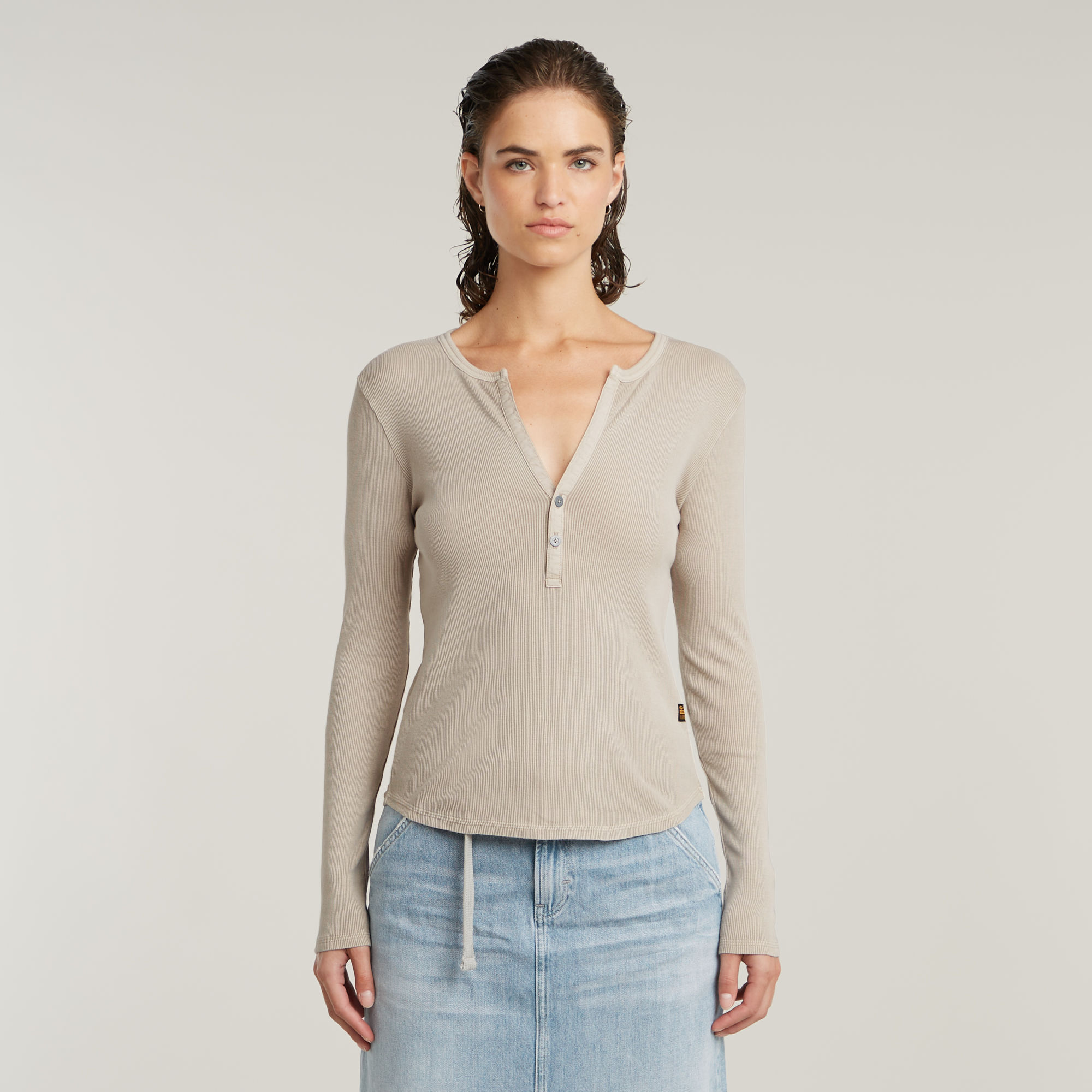 

Deep V Slim Top - Beige - Women