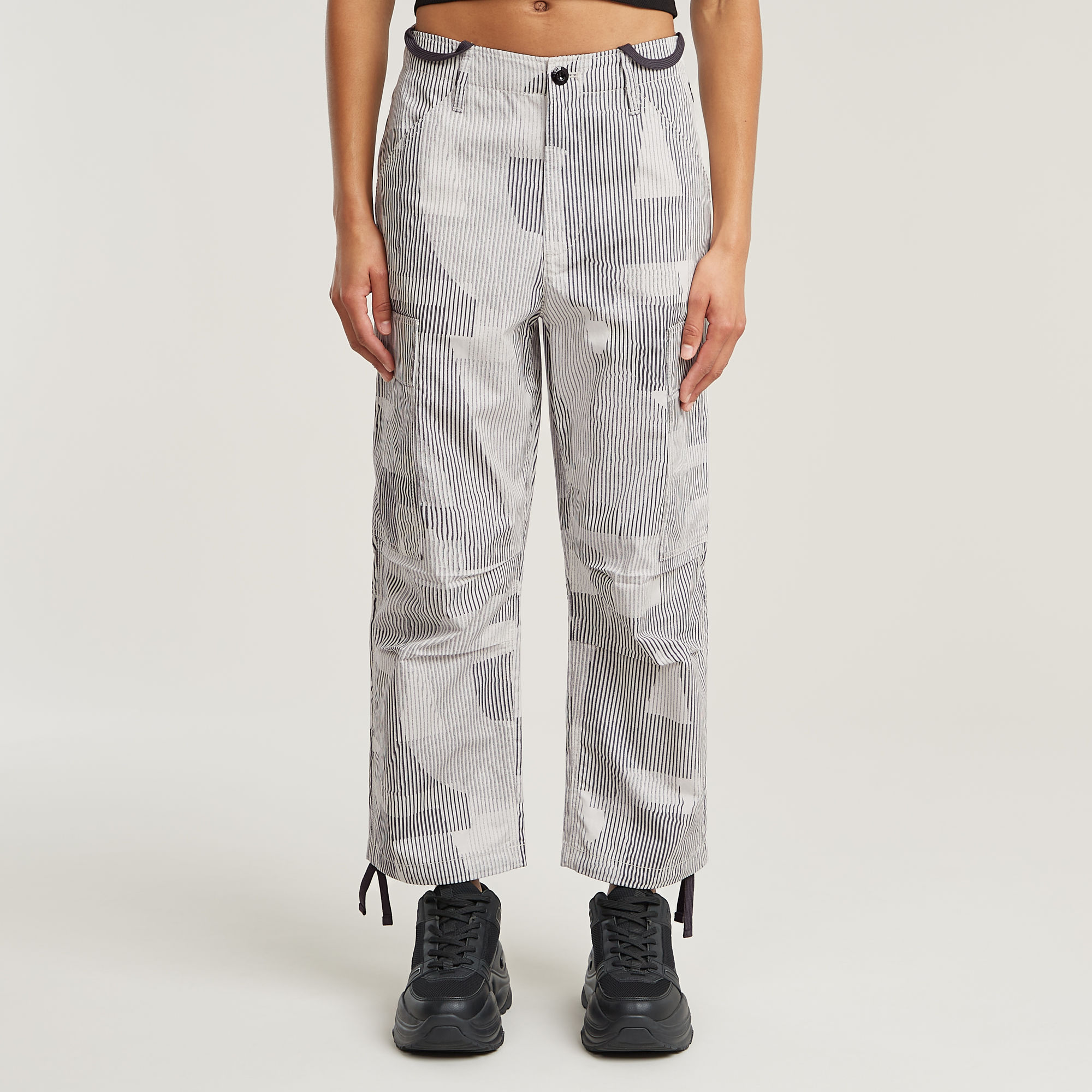 

Cropped Cargo Pants - Multi color - Women