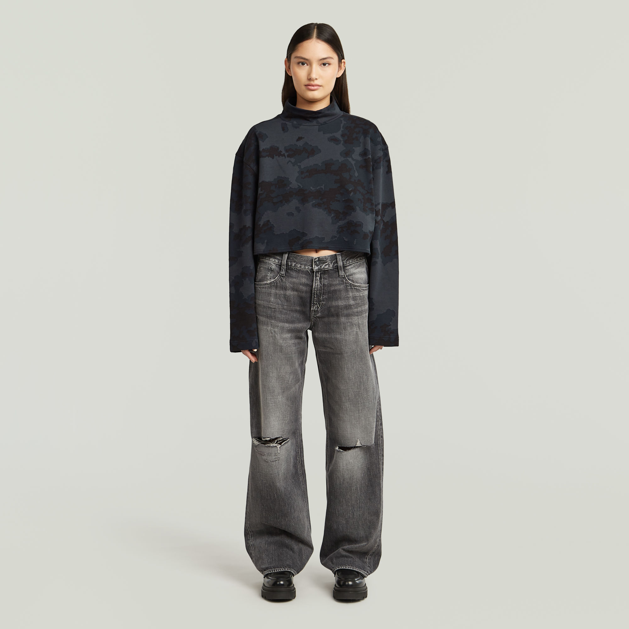 Thumbnail - Oversized Cropped Turtle Sweater - Mehrfarbig - Damen