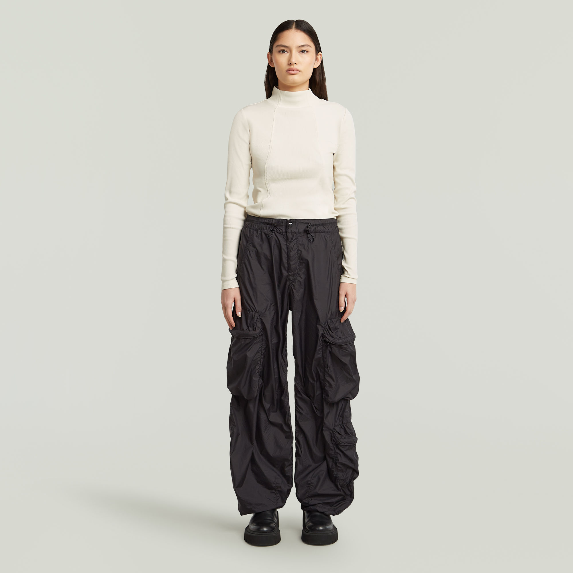 Thumbnail - Balloon Cargo Multi Pocket Pants - Schwarz - Damen