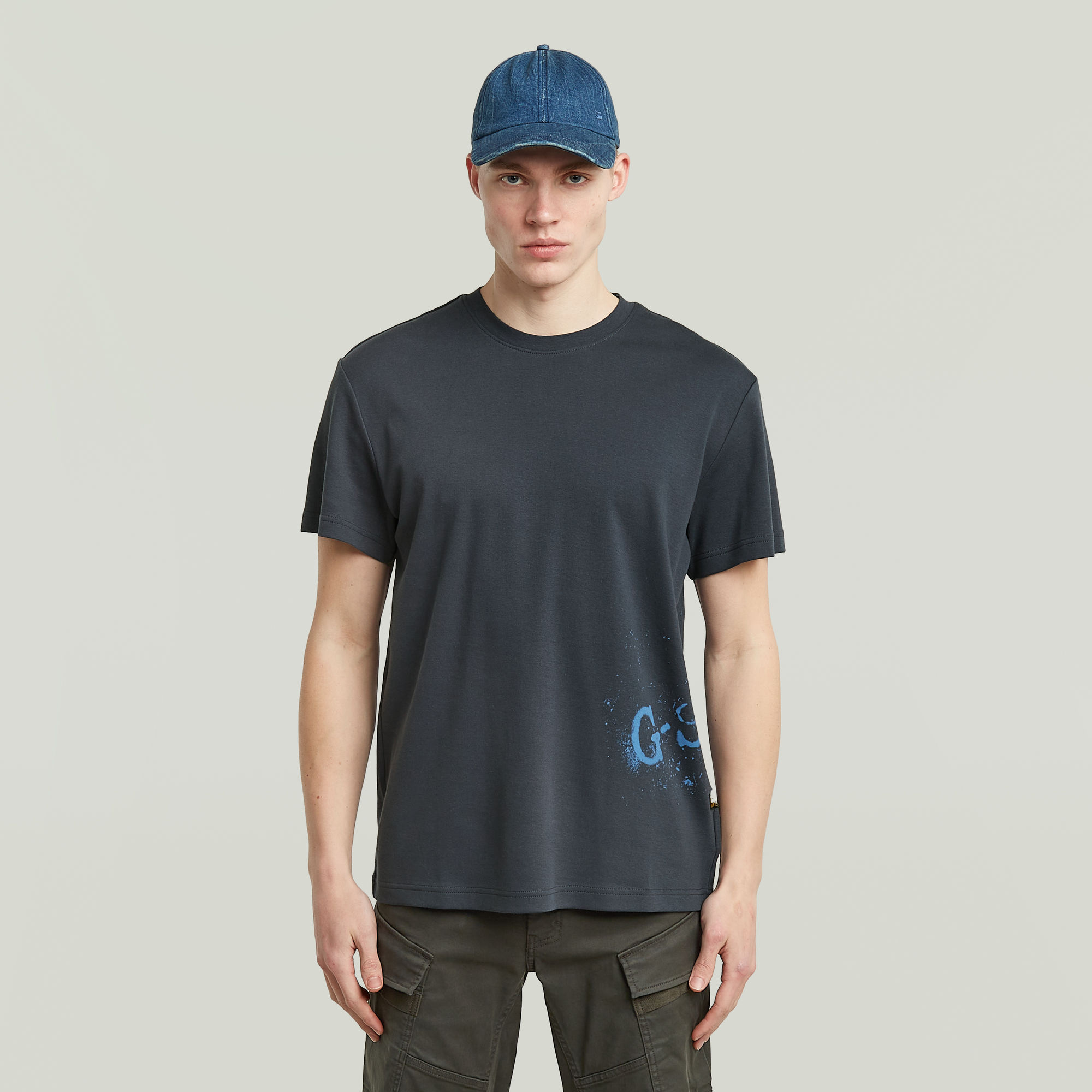 

Sprayed Graphic T-Shirt - Dark blue - Men