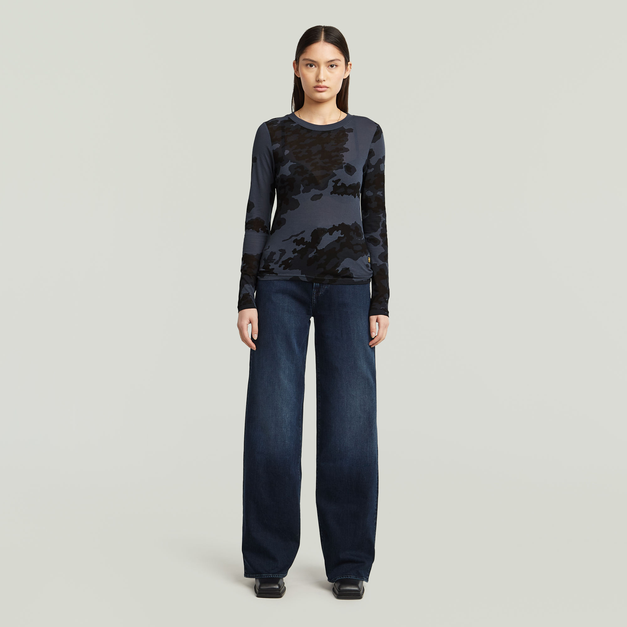 Thumbnail - Allover Print Slim T-Shirt - Mehrfarbig - Damen