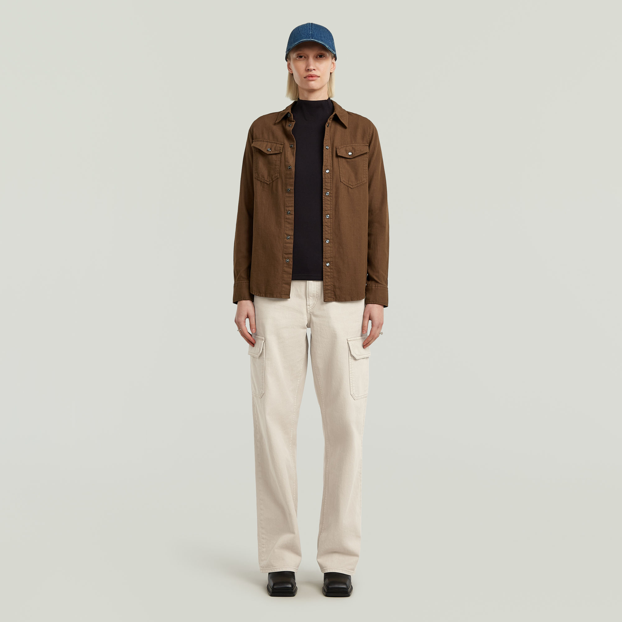 Thumbnail - A-Line Slim Mock T-Shirt - Schwarz - Damen