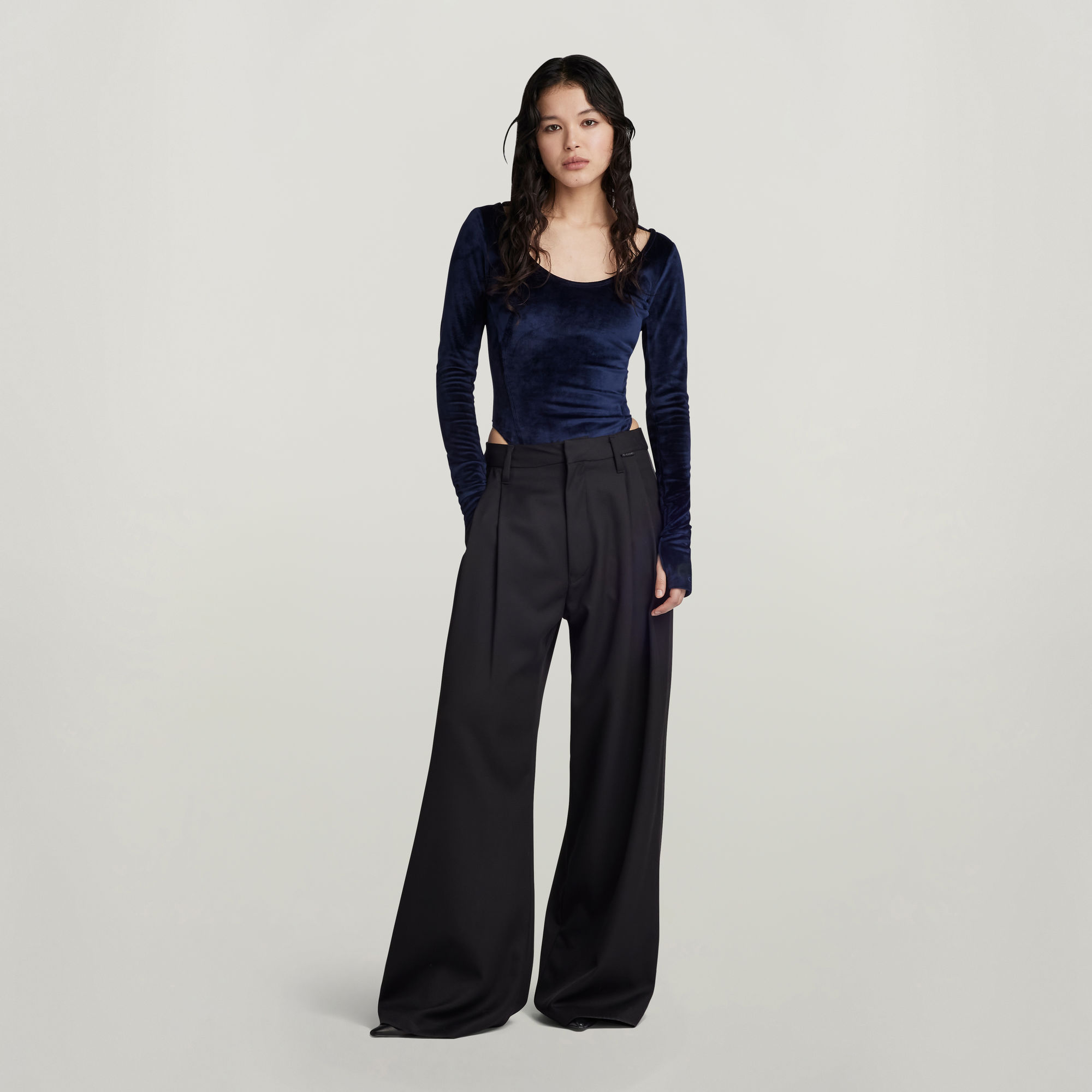 

Loose Pleated Holiday Pants - Black - Women
