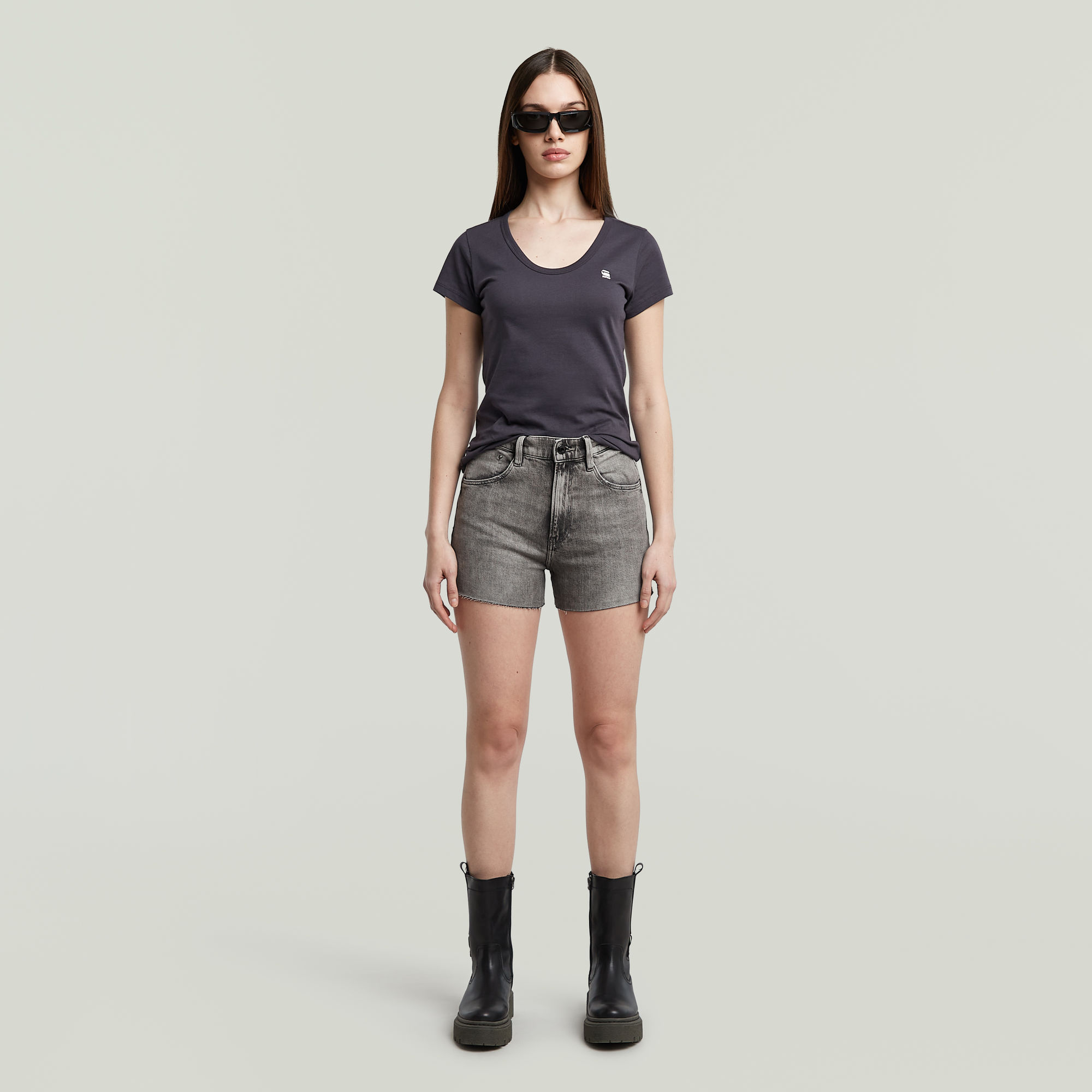 Thumbnail - Virjinya Slim Shorts - Grau - Damen