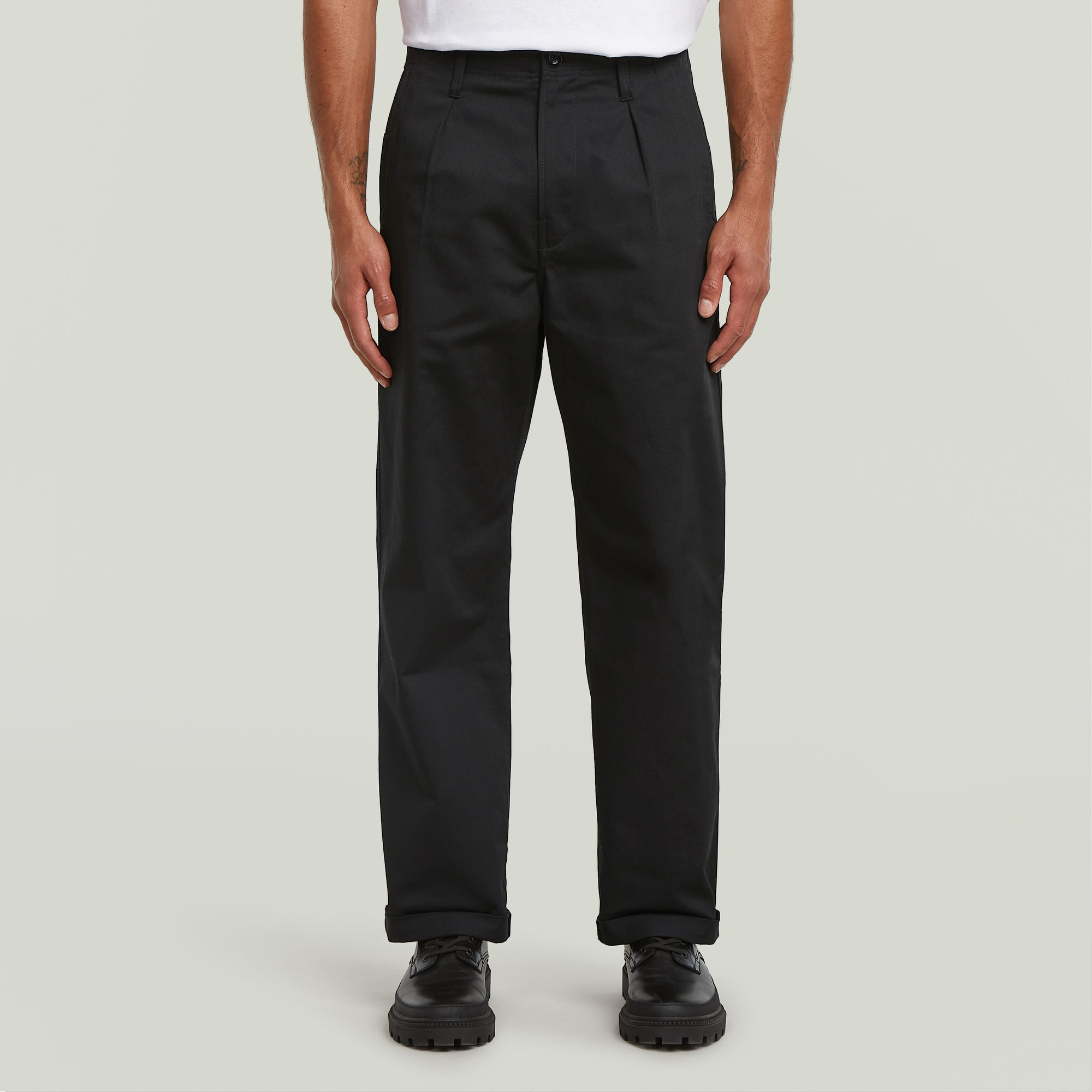 Pleated Chino Relaxed Straight - Schwarz - Herren