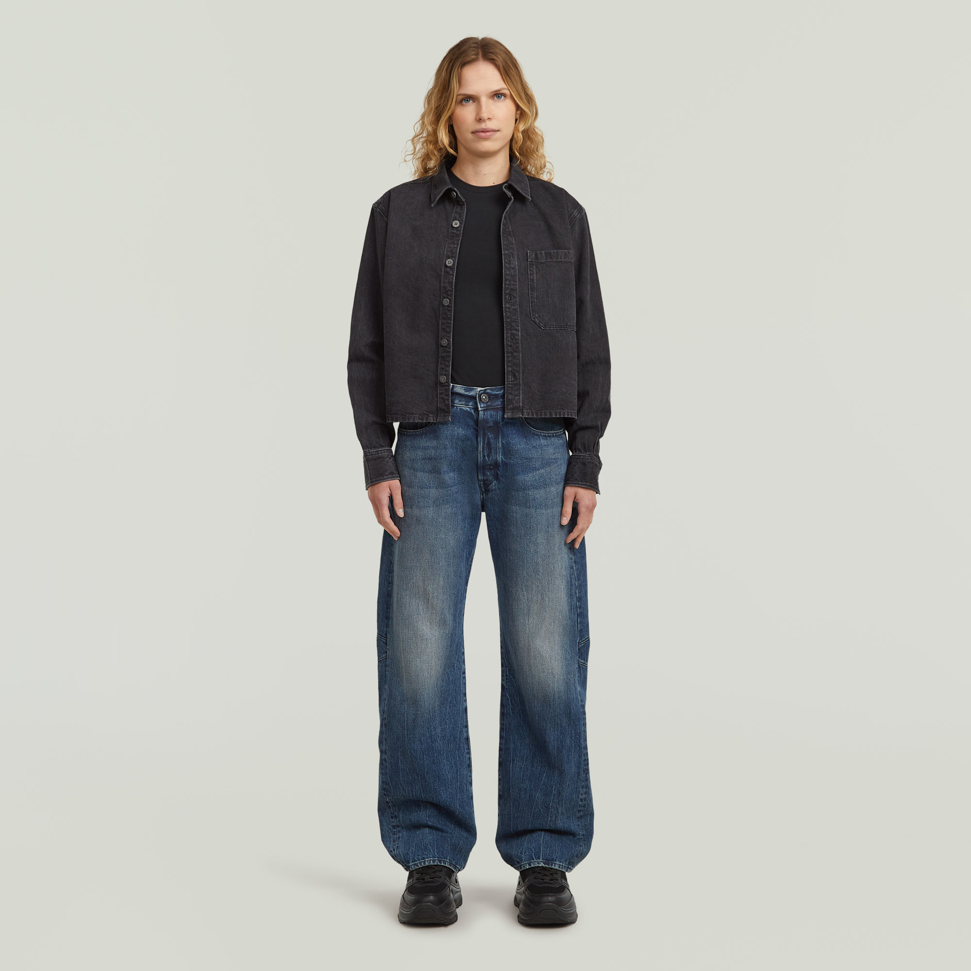 Thumbnail - Boxy Relaxed 1-Pocket Shirt - Schwarz - Damen