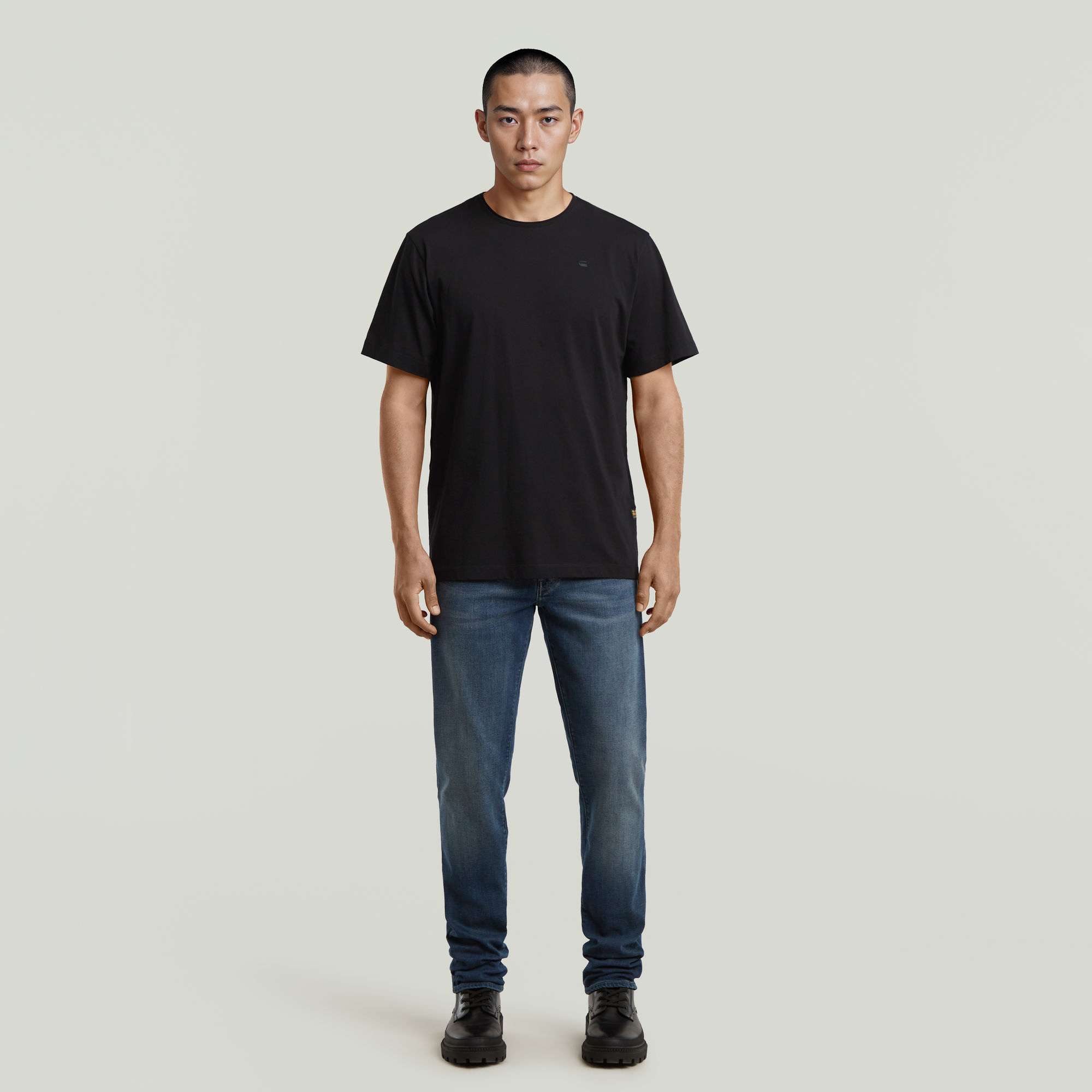 Thumbnail - Essential Raw Neck T-Shirt - Schwarz - Herren