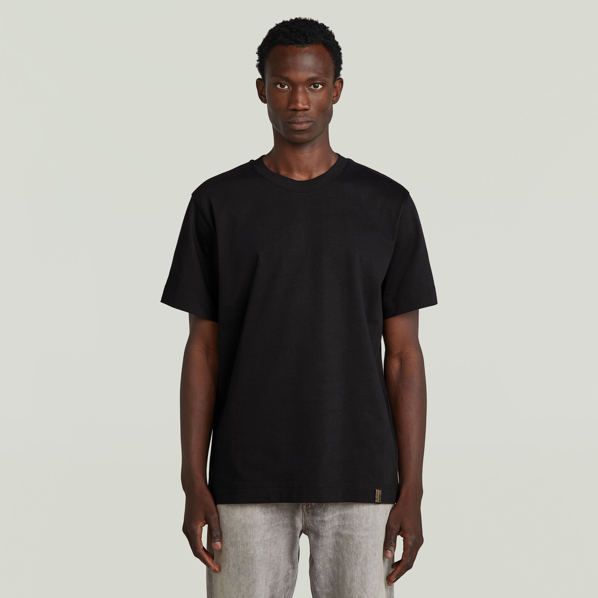 

Essential T-Shirt - Black - Men