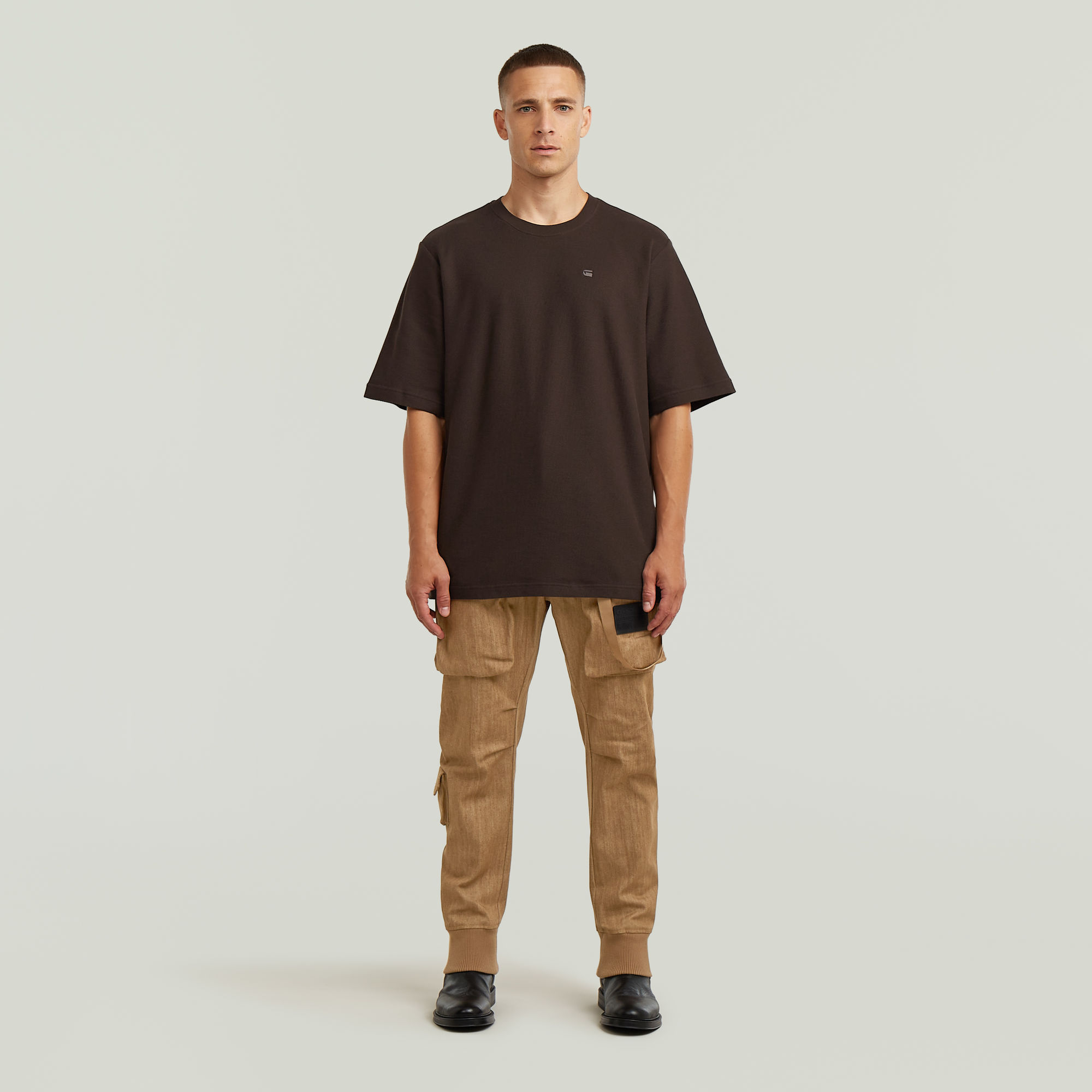 Thumbnail - Structured Chest Logo T-Shirt - Braun - Herren