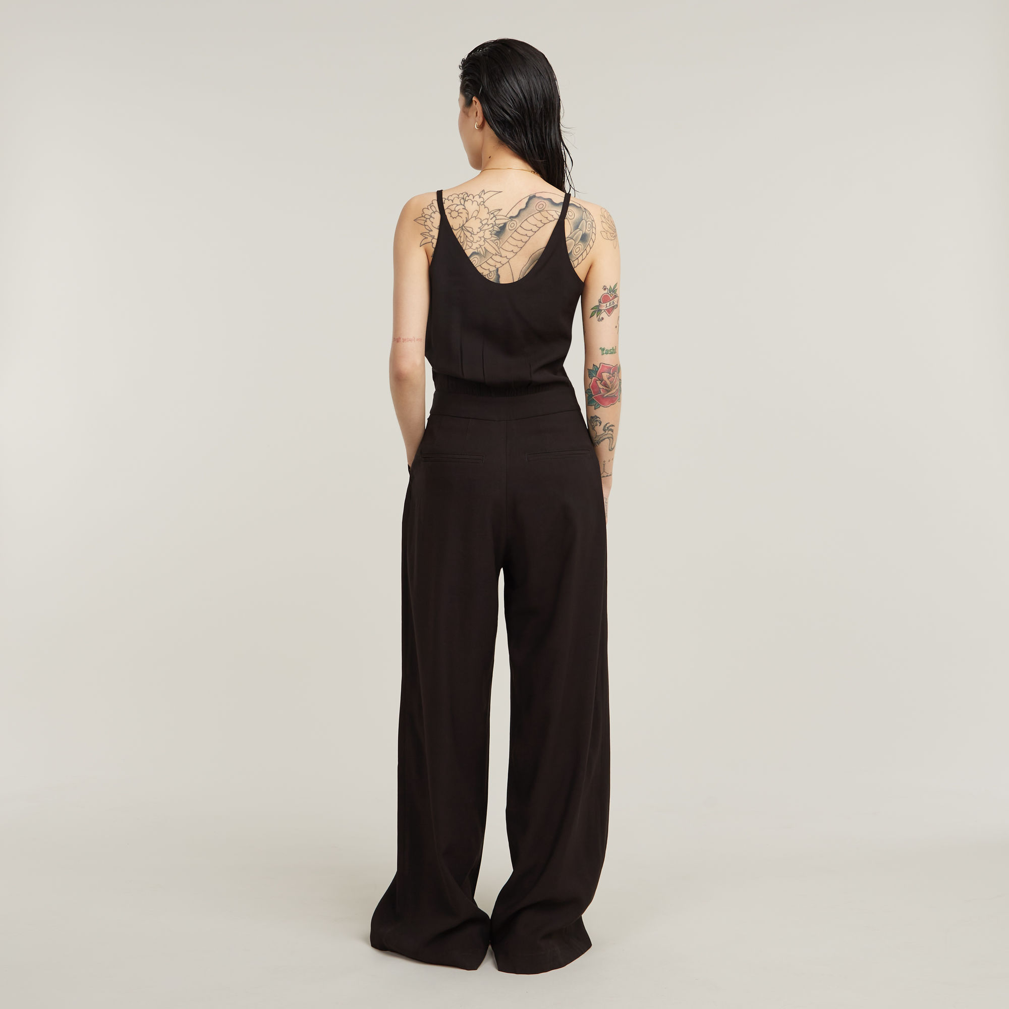 Thumbnail - Fluid Strap Jumpsuit - Schwarz - Damen