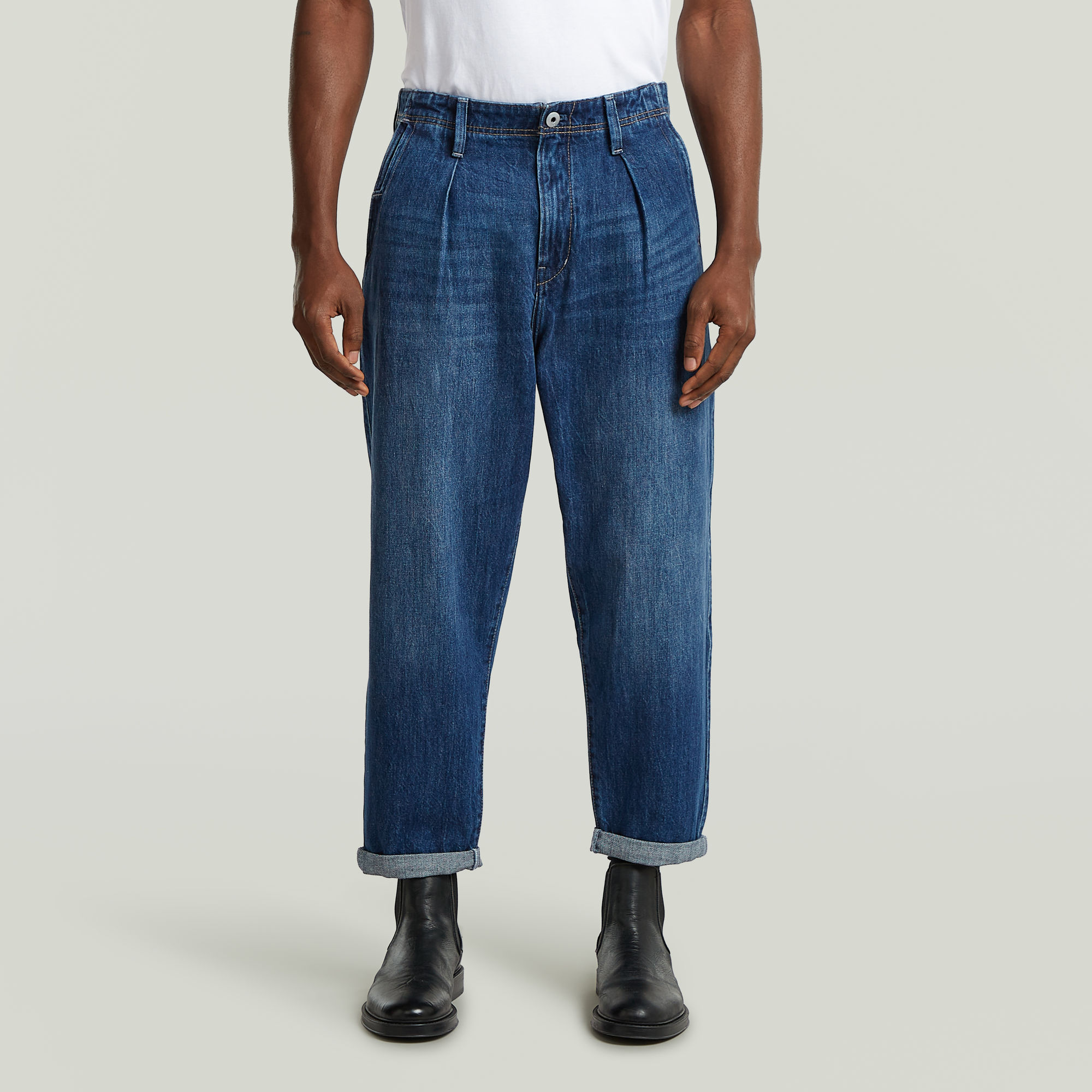 

Pleated Chino Denim Relaxed Tapered - worn in blue veil - Men