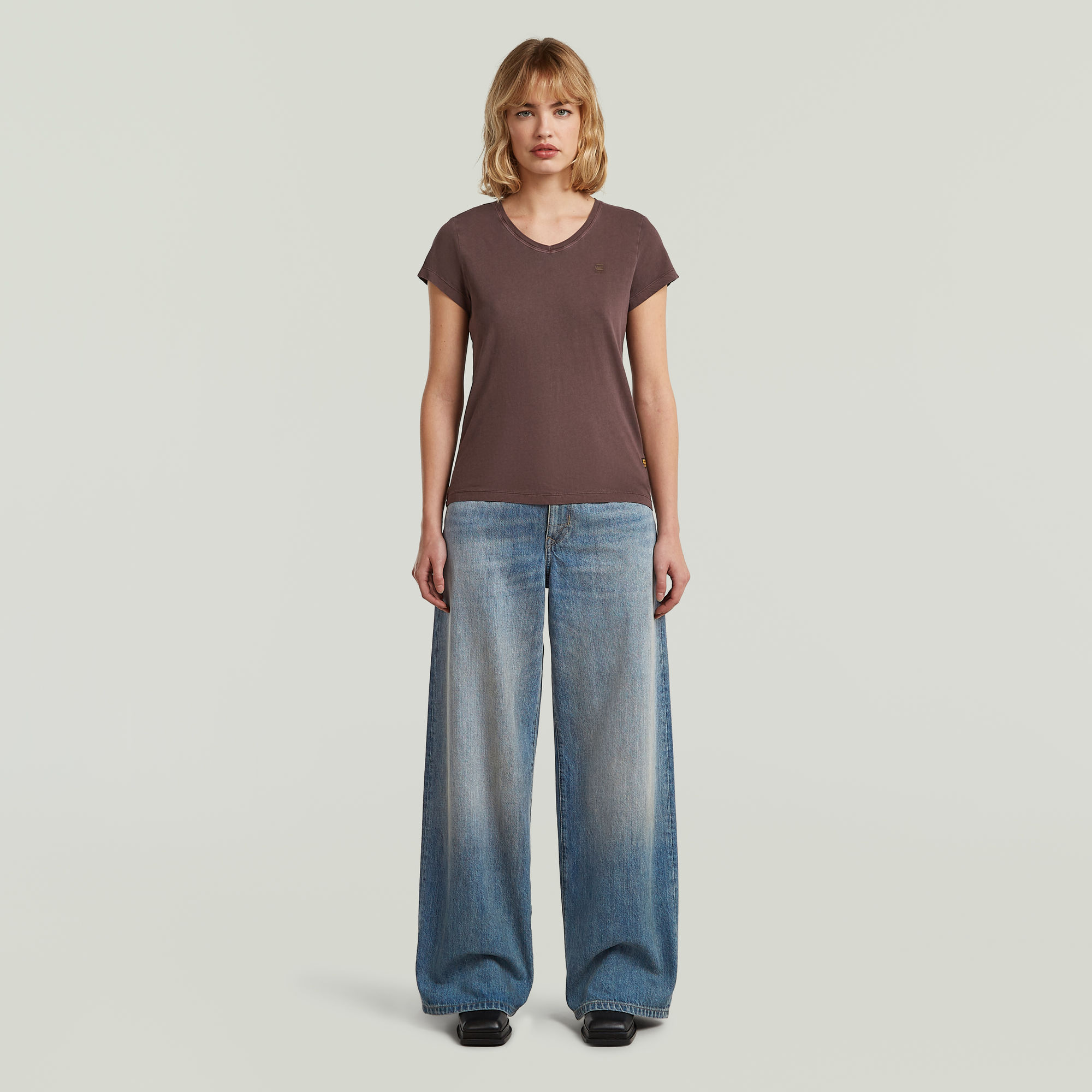 Thumbnail - Overdyed Eyben Slim V T-Shirt 2.0 - Braun - Damen