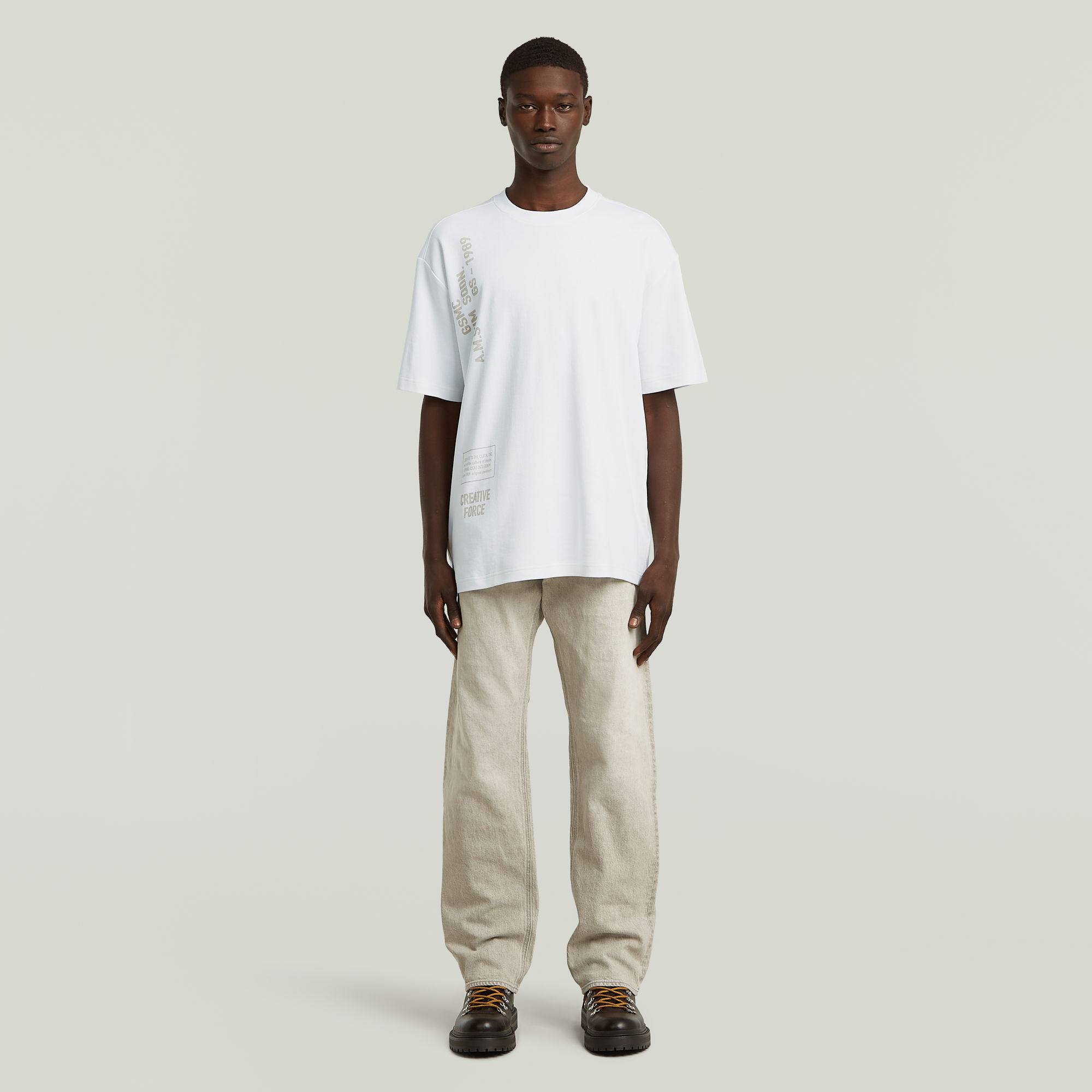 Thumbnail - Stencil Relaxed T-Shirt - Weiß - Herren