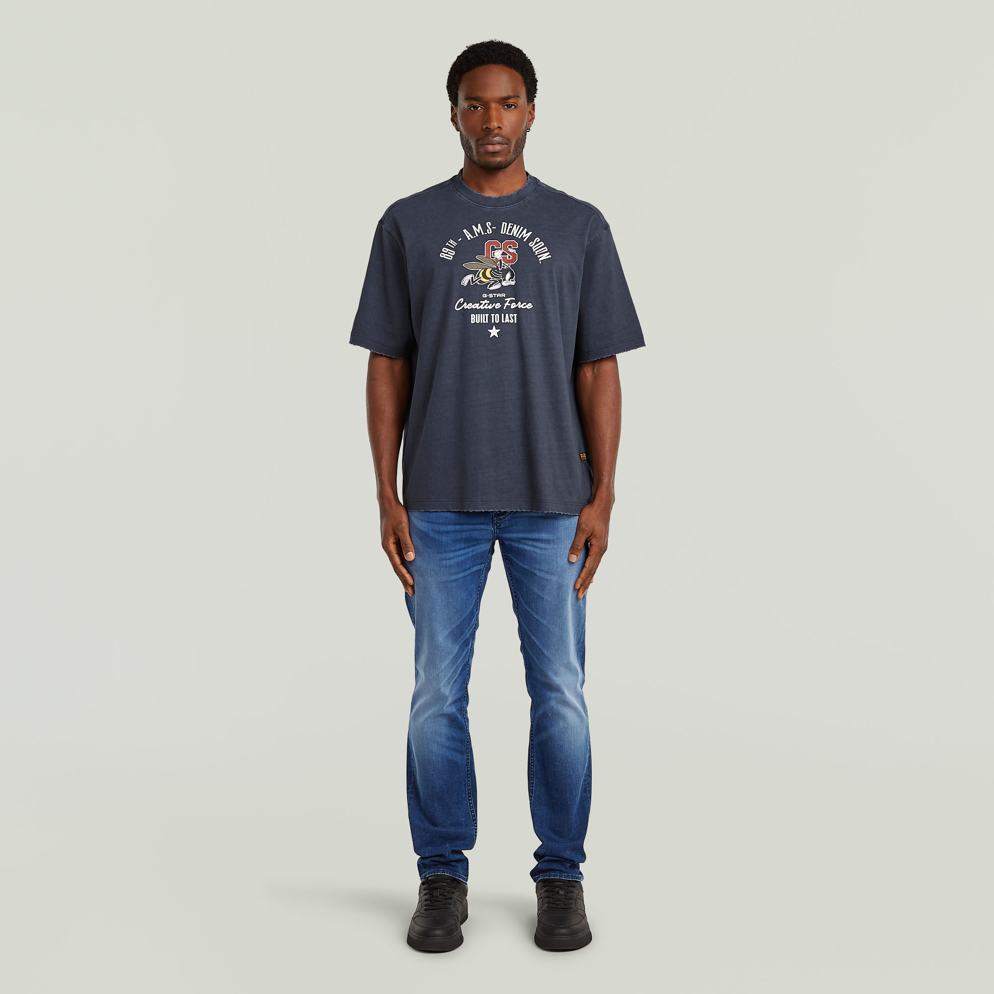 Thumbnail - Angry Bee Loose T-Shirt - Dunkelblau - Herren