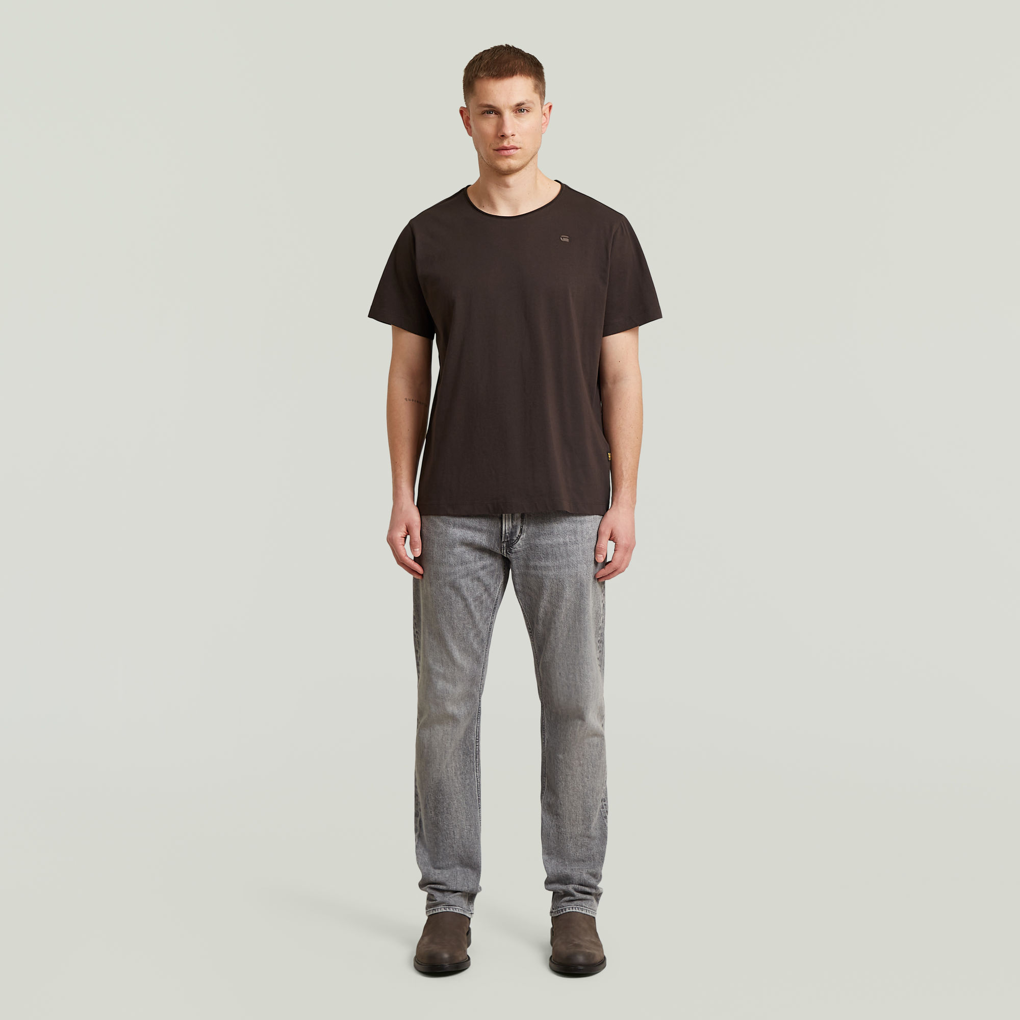 Thumbnail - Essential Raw Neck T-Shirt - Braun - Herren