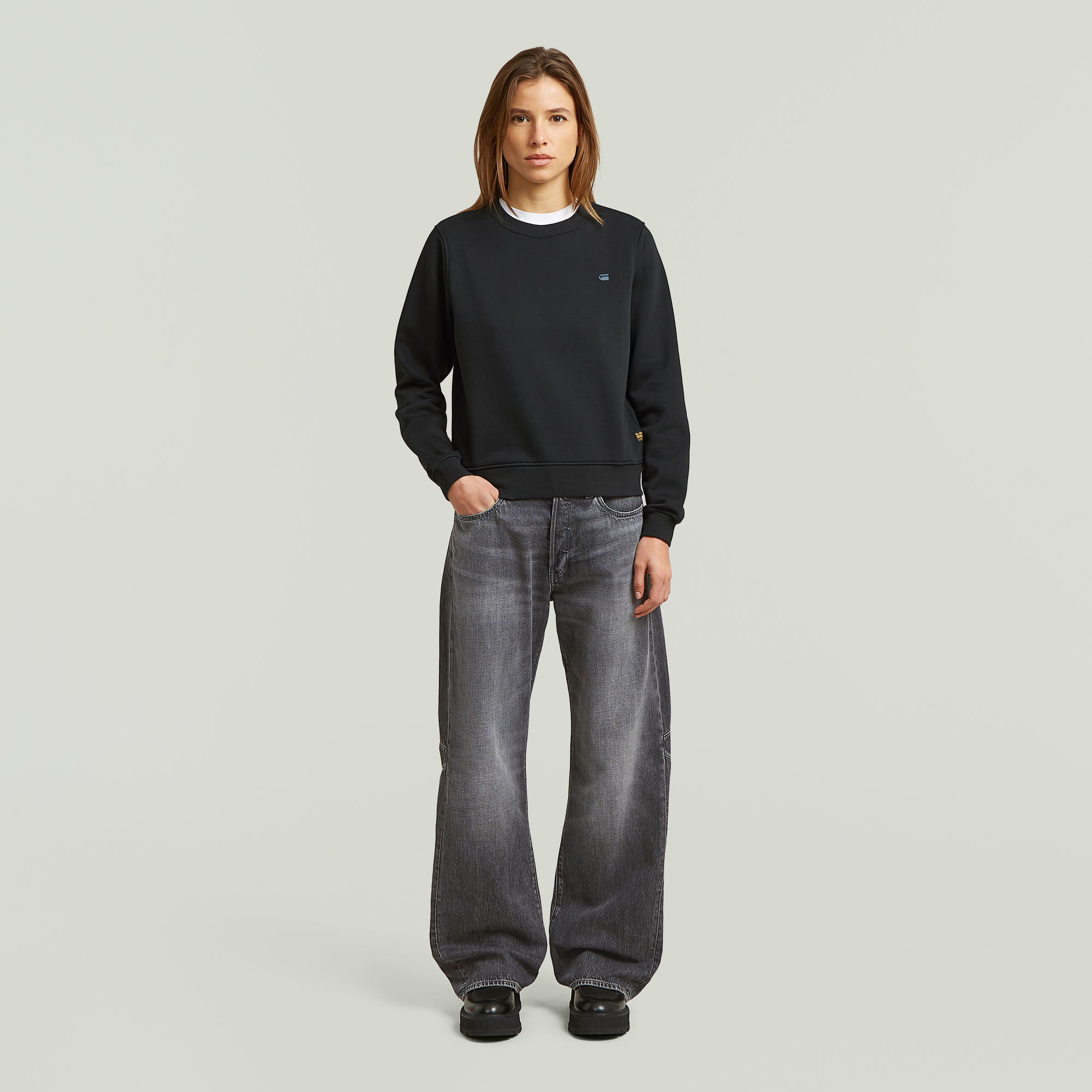 Thumbnail - Logo Crew Sweatshirt - Schwarz - Damen