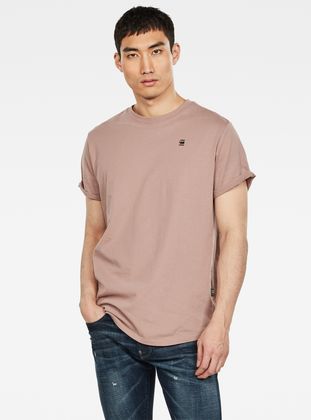 brown t shirt with jeans