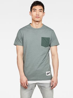 gray t shirt with jeans
