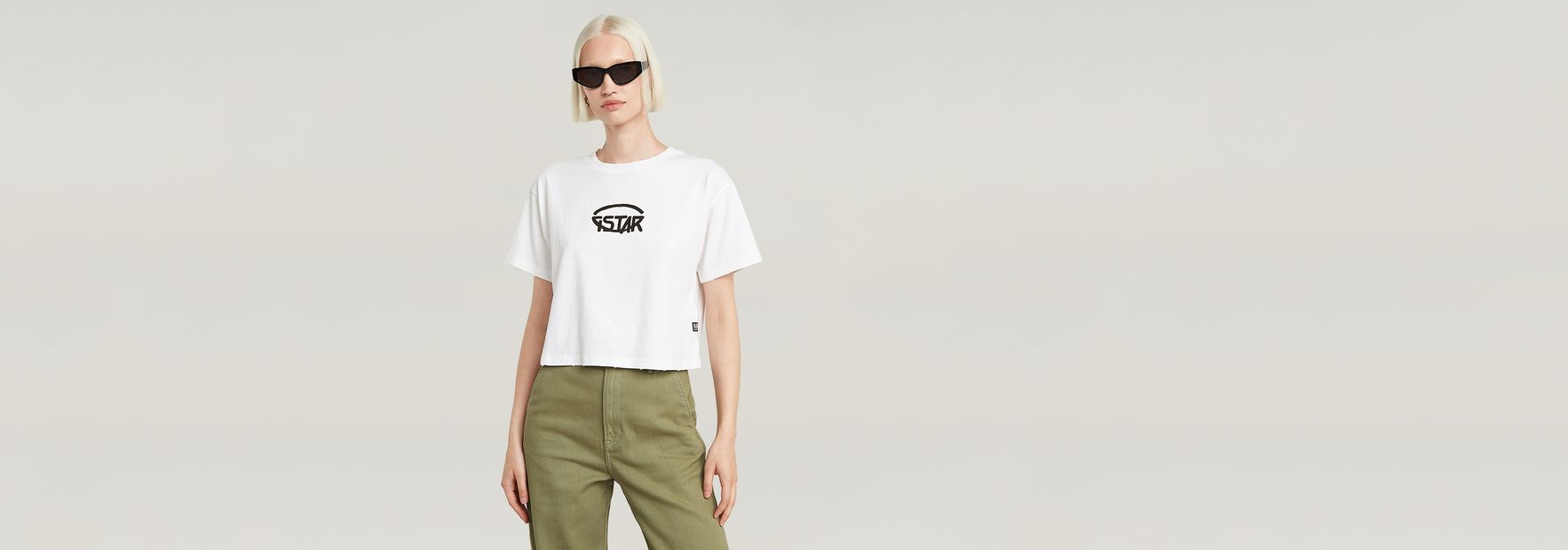 G-STAR RAW (ジースターロゥ) CROPPED LOGO RELAXED TOP (クロップド ロゴ リラックス トップ) サステナブル レギュラーフィット クルーネック ショートTシャツ Cropped Logo Relaxed Top | ブラック | G-STAR® JP