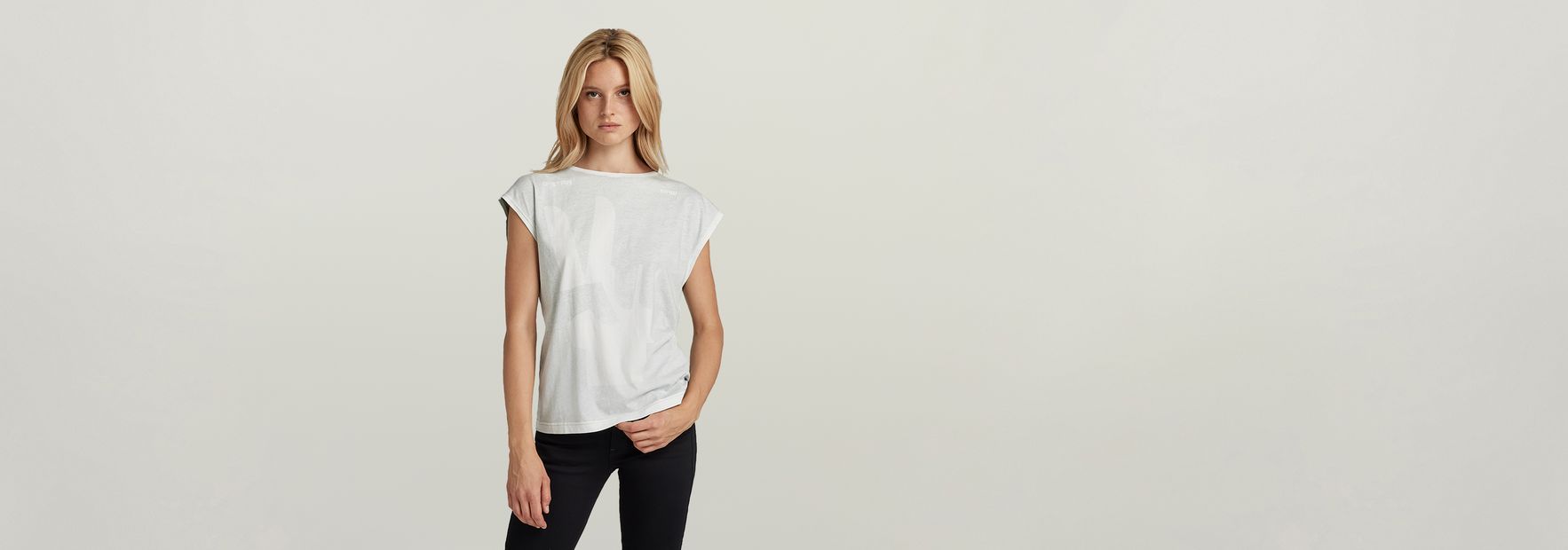 T-shirt in cotton with GIVENCHY signature in - black