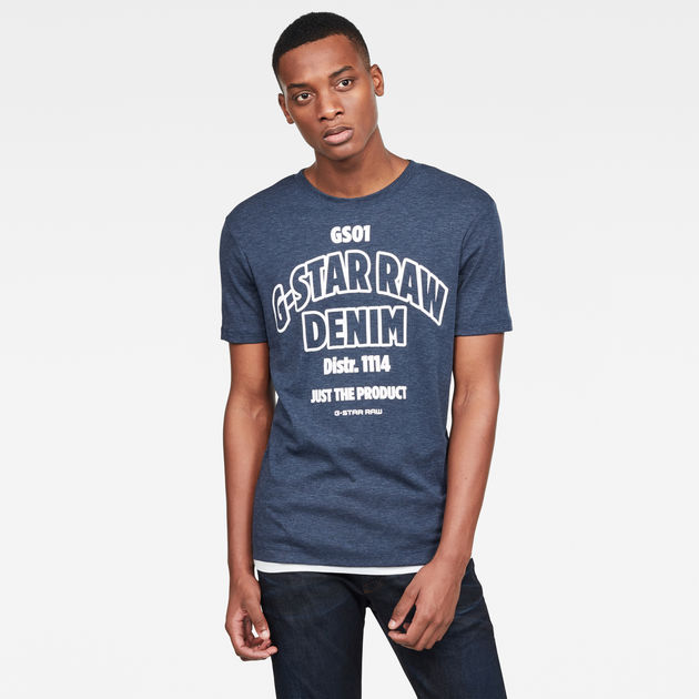 grey t shirt and jeans