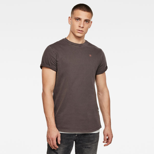 brown t shirt with jeans