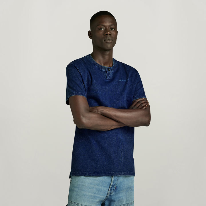 Light blue t shirt with jeans deals