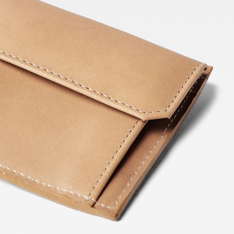 G-Star RAW® Wirep Leather Wallet Beige detail shot