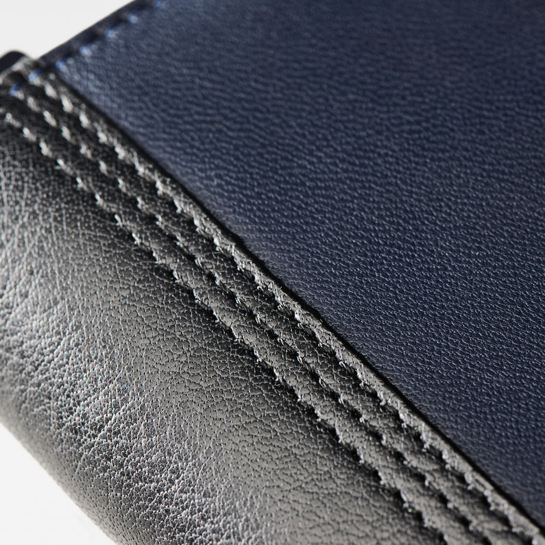 G-Star RAW® Ustra Wallet Azul oscuro detail shot