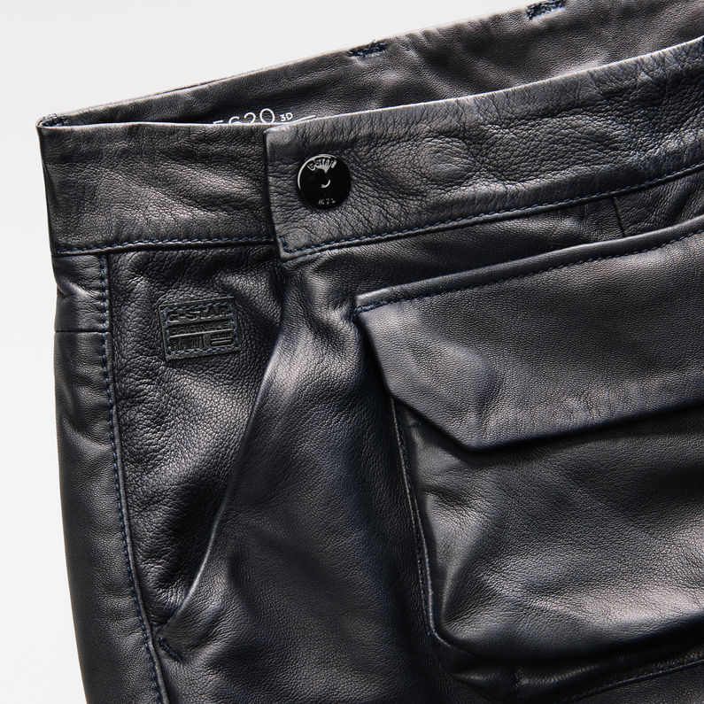 G-Star RAW® 5620 G-Star Elwood 3D Pouch Leather Boyfriend Pants Bleu foncé detail shot