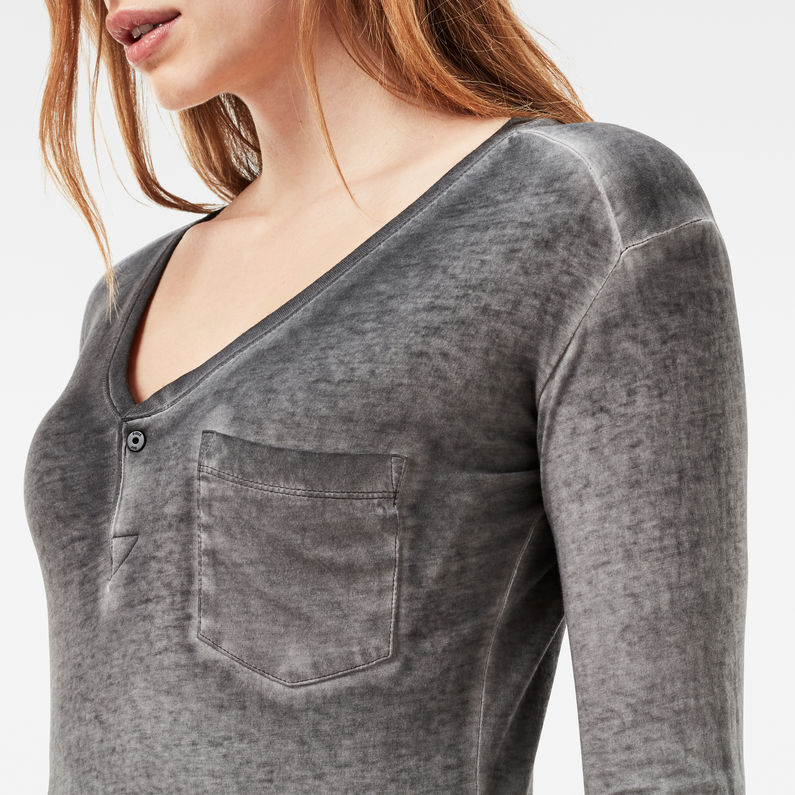 G-Star RAW® Hika Slim Granddad T-Shirt Grey detail shot