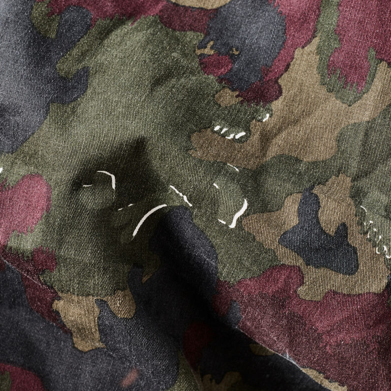 G-Star RAW® Rovic Camo Deconstructed Loose 1/2-Length Shorts Verde fabric shot