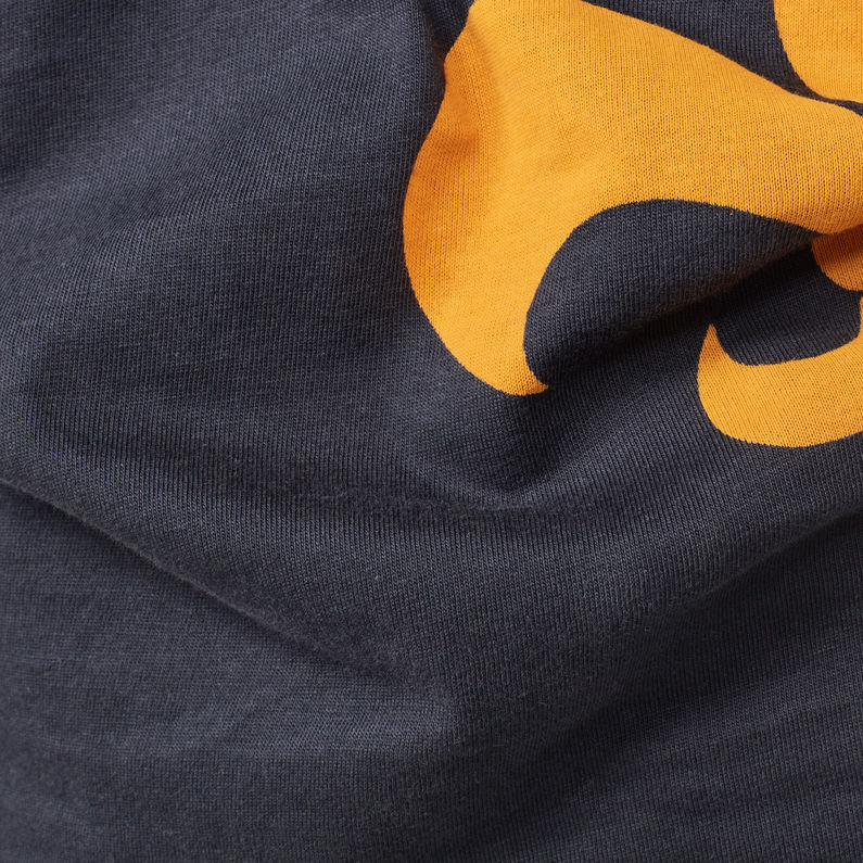 G-Star RAW® Fleur de Lys X25 Print Straight T-Shirt Dunkelblau fabric shot