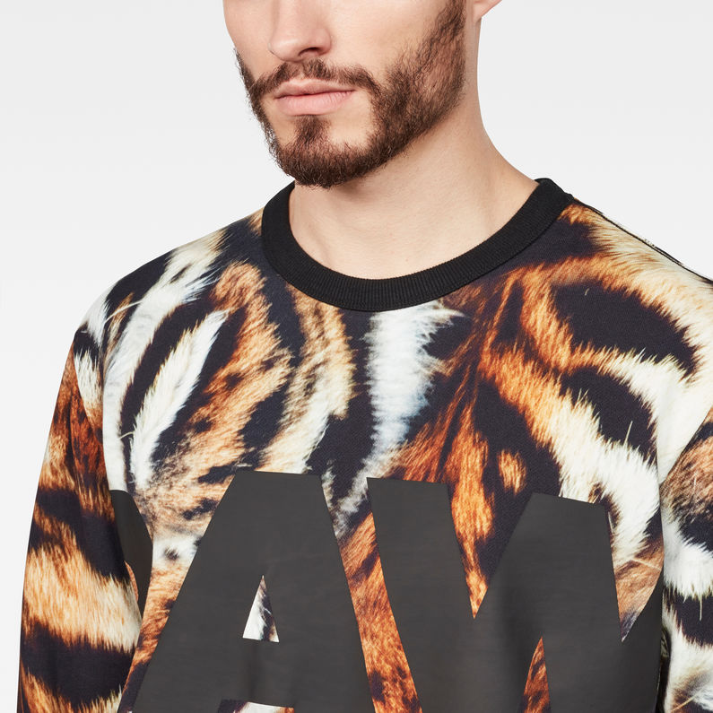 G-Star RAW® Mostom Oversized Tiger Stalt Deconstructed Sweater Brown detail shot
