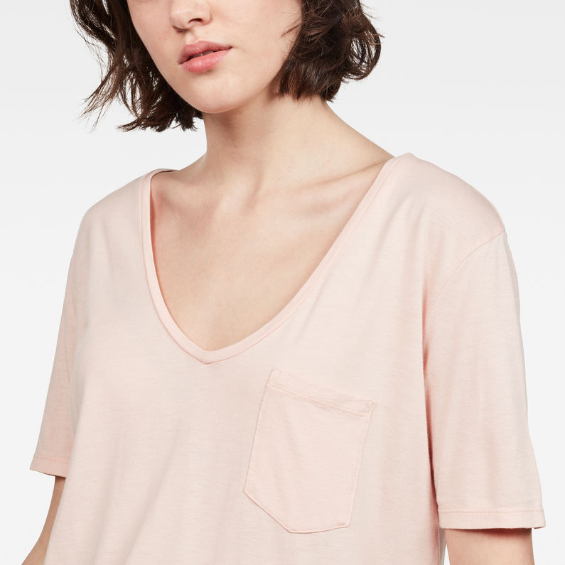 G-Star RAW® Ovvela Straight Deep V-Neck T-Shirt Pink detail shot