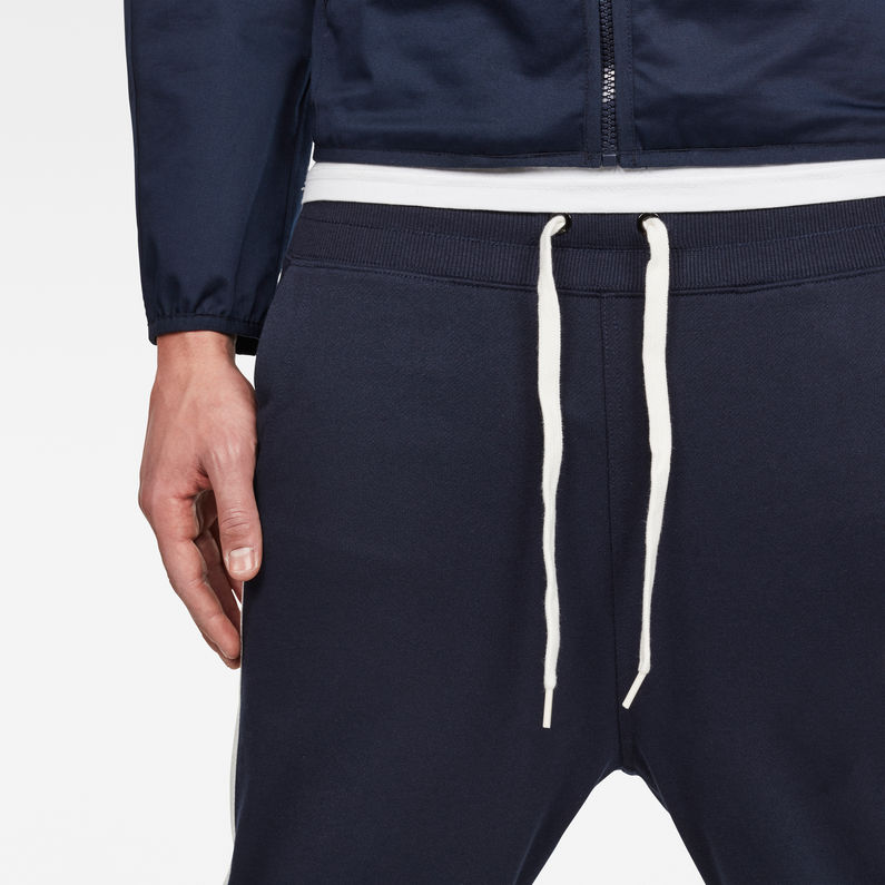 G-STAR® Core Stripe Cropped 3D Tapered Sweatpants Donkerblauw detail shot