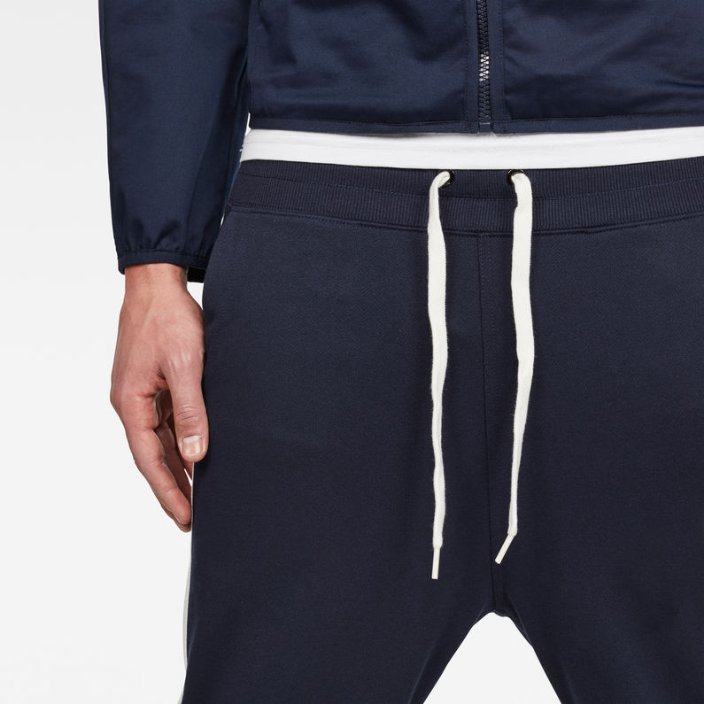 G-Star RAW® Core Stripe Cropped 3D Tapered Sweatpants Bleu foncé detail shot