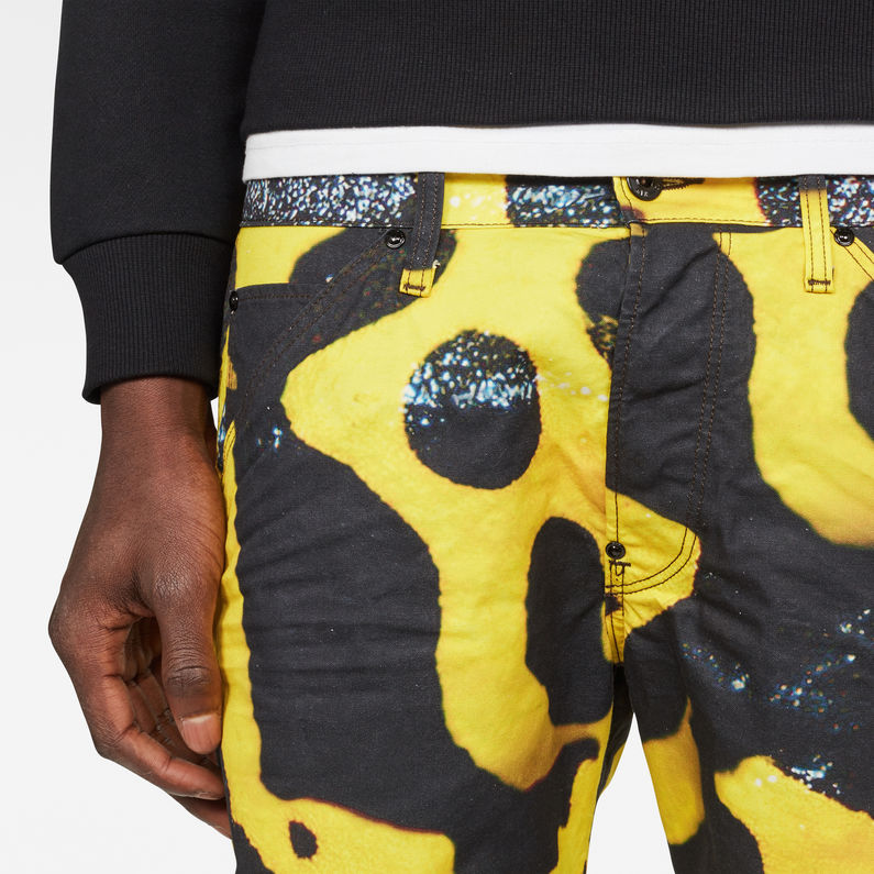 G-STAR® 5621 Tapered Men's Shorts Yellow detail shot buckle