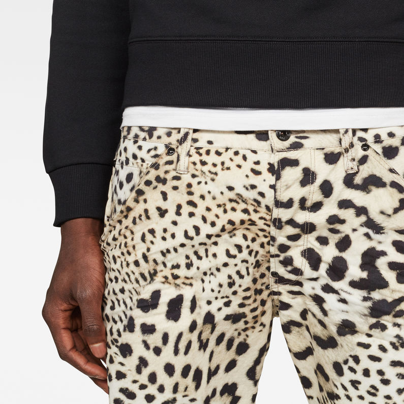 G-Star RAW® 5621 Tapered Men's Shorts White detail shot buckle