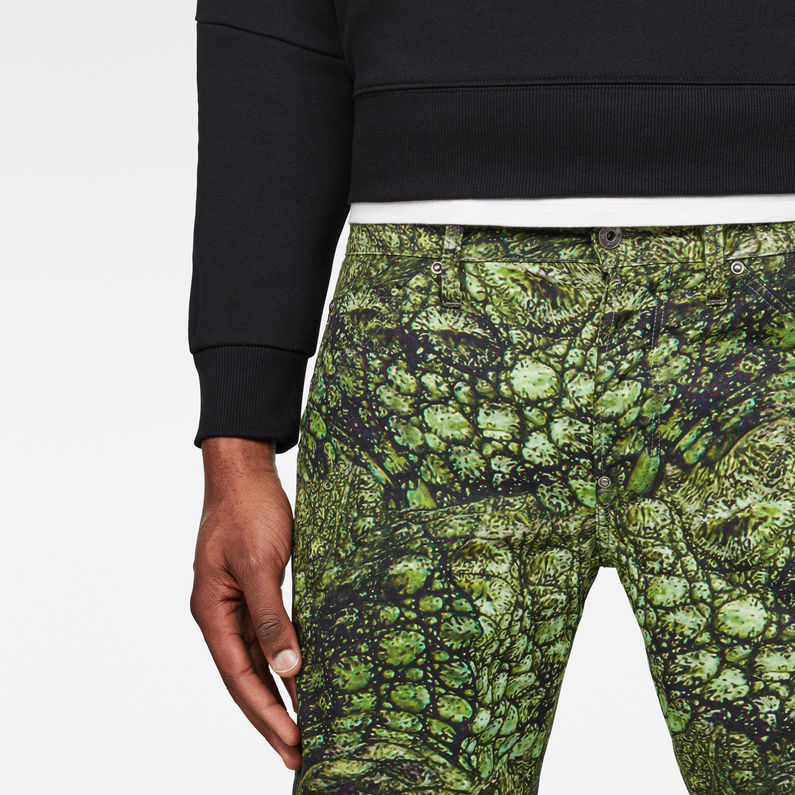 G-Star RAW® 5621 Tapered Men's Shorts Green detail shot buckle