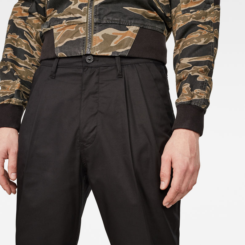 G-STAR® Bronson Pleated Relaxed Tapered Chino Black detail shot