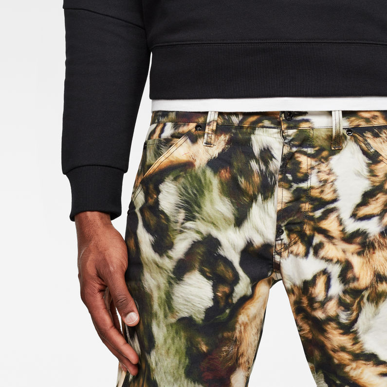 G-Star RAW® 5621 Tapered Men's Shorts Green detail shot buckle
